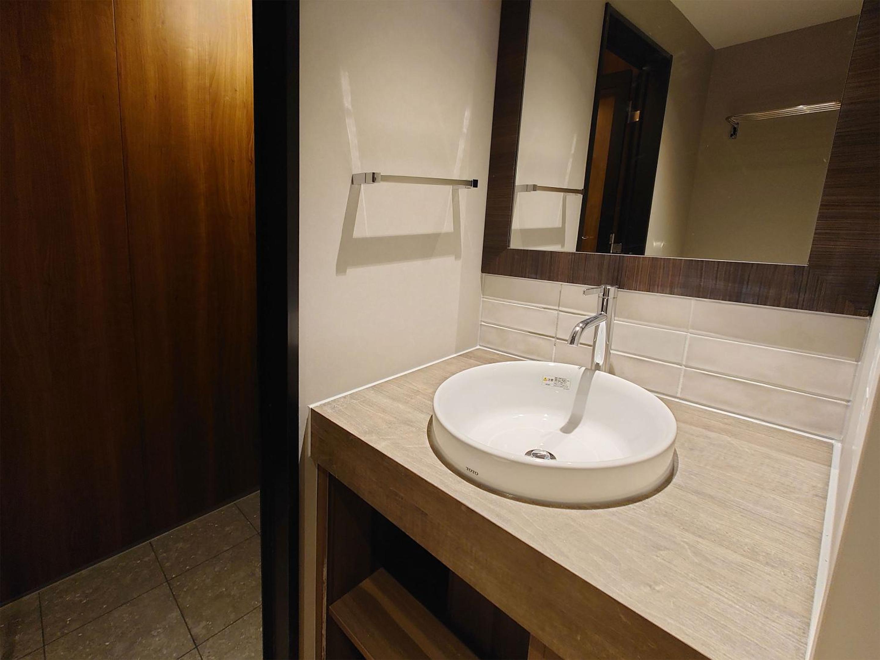 Twin Room - Photo 11