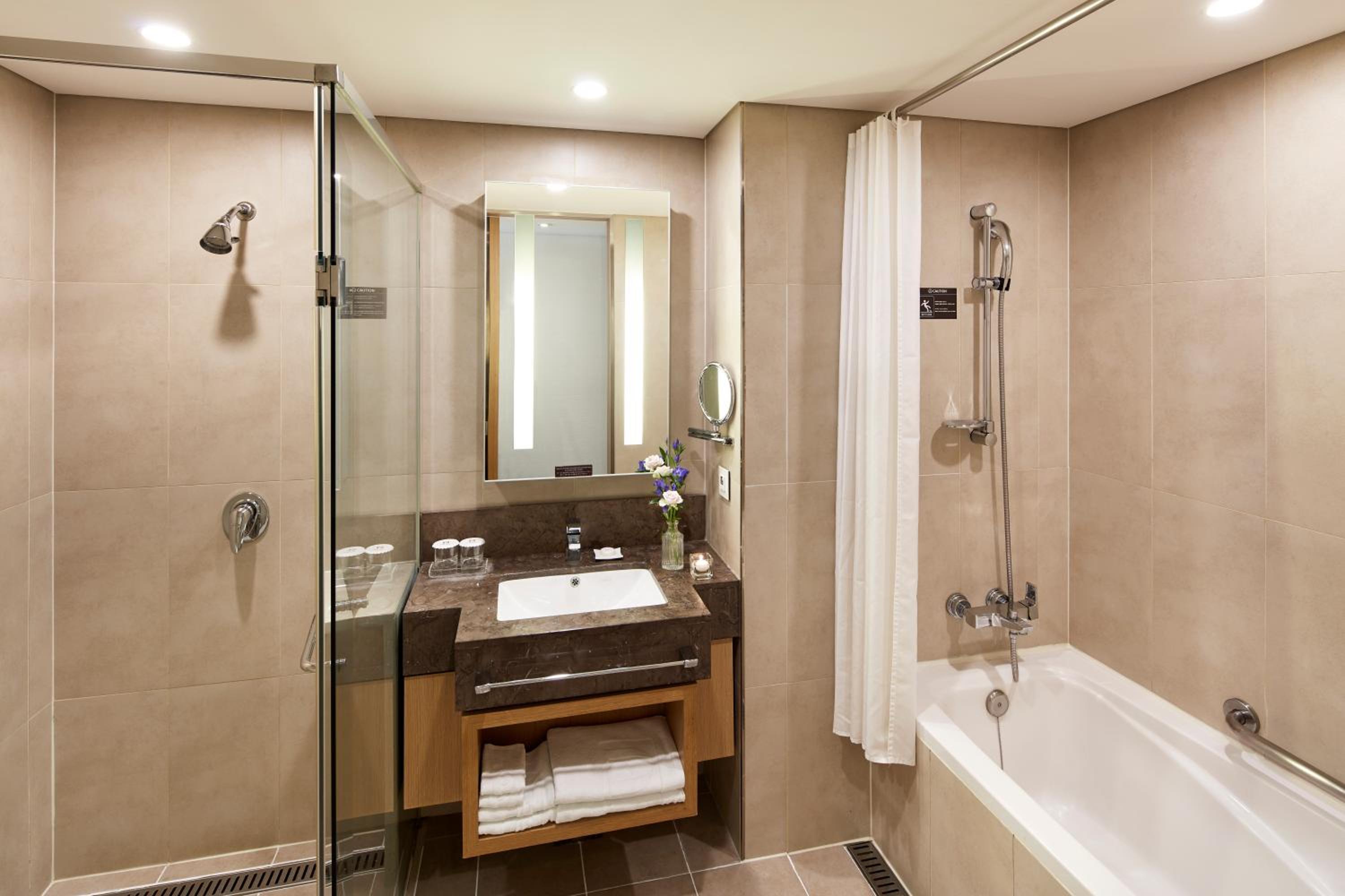 Premier Twin Room - Photo 5