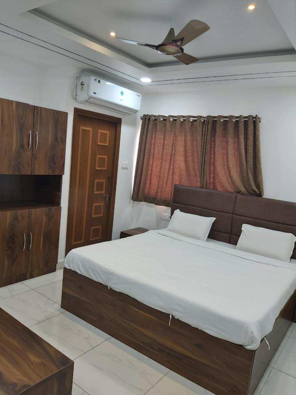Deluxe Double Room With Bath photo 3