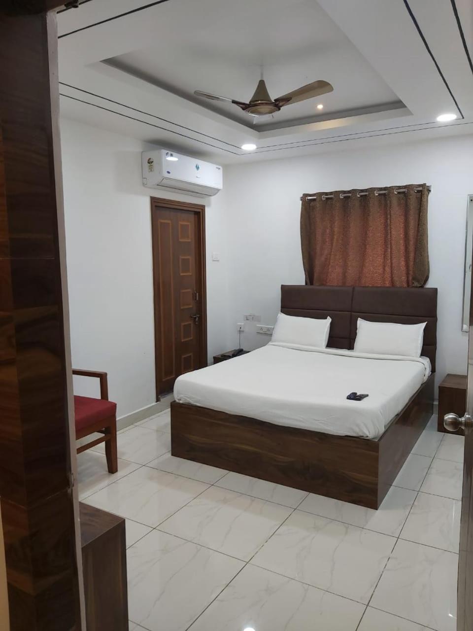 Deluxe Double Room With Bath photo 2