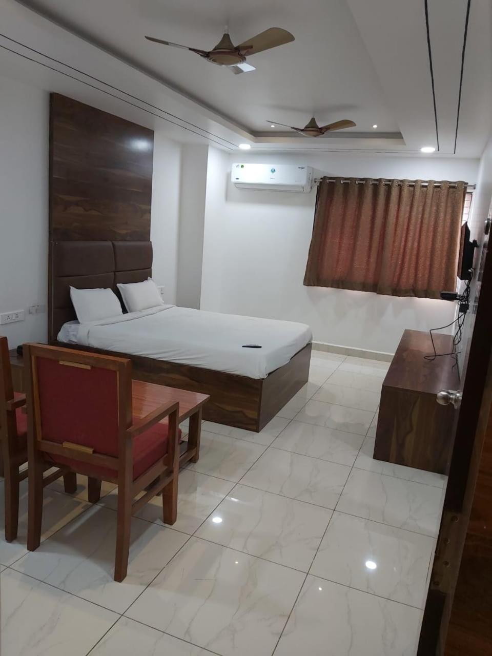 Large Double Room photo 1