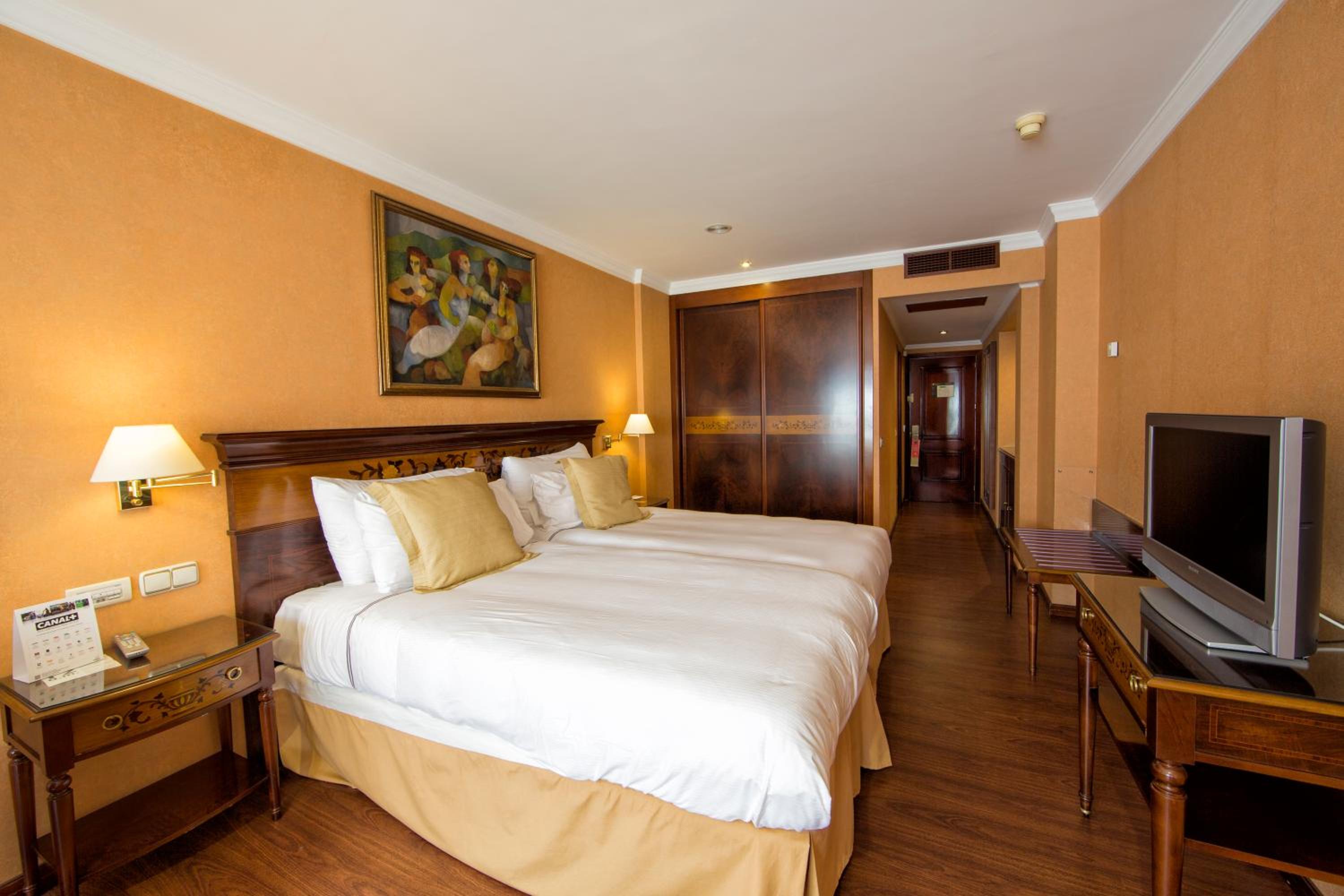 Double or Twin Room - Photo 31