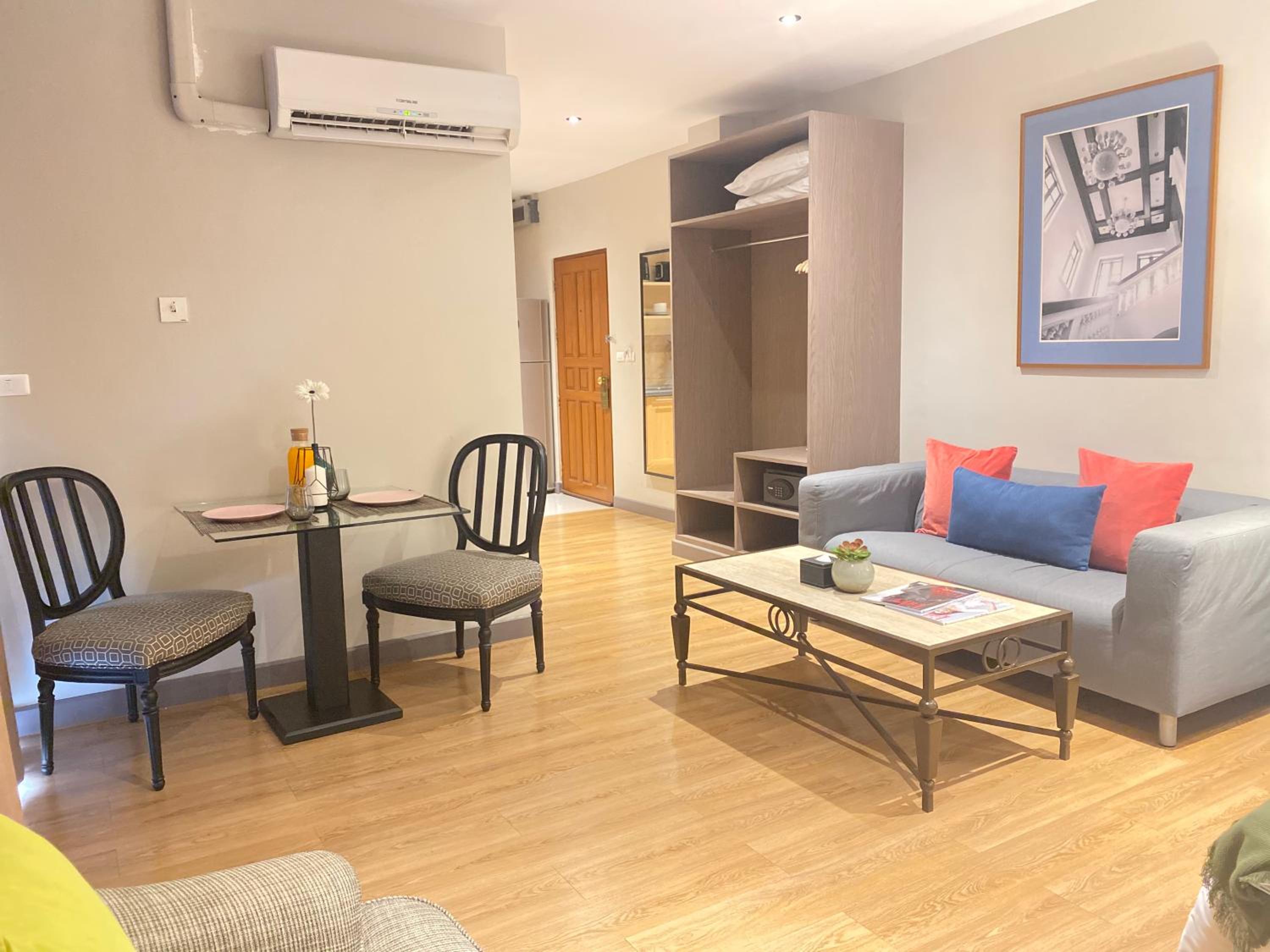 Deluxe Suite with Kitchen photo 3