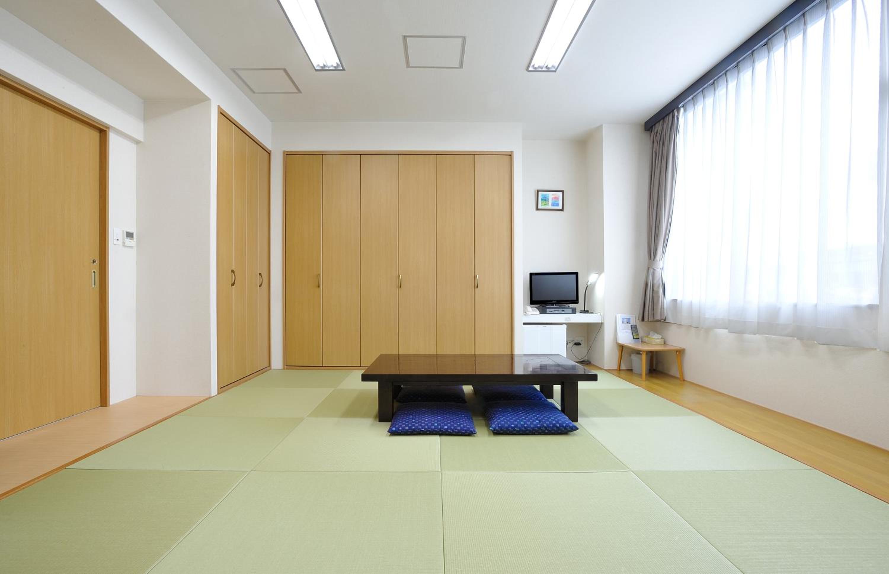 Deluxe Japanese-Style Room with Shared Bathroom - Non-Smoking