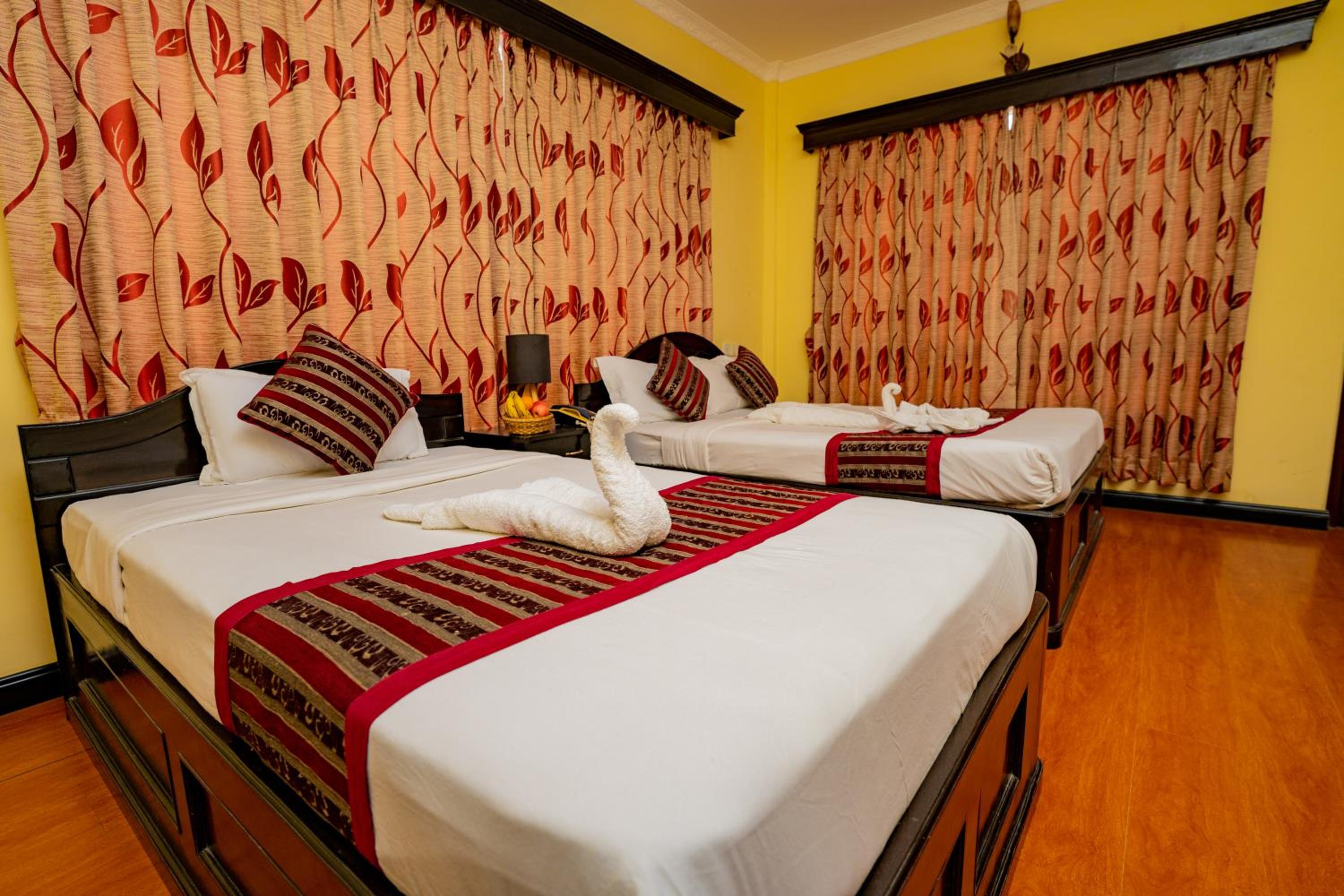 Deluxe Family Room - Photo 3