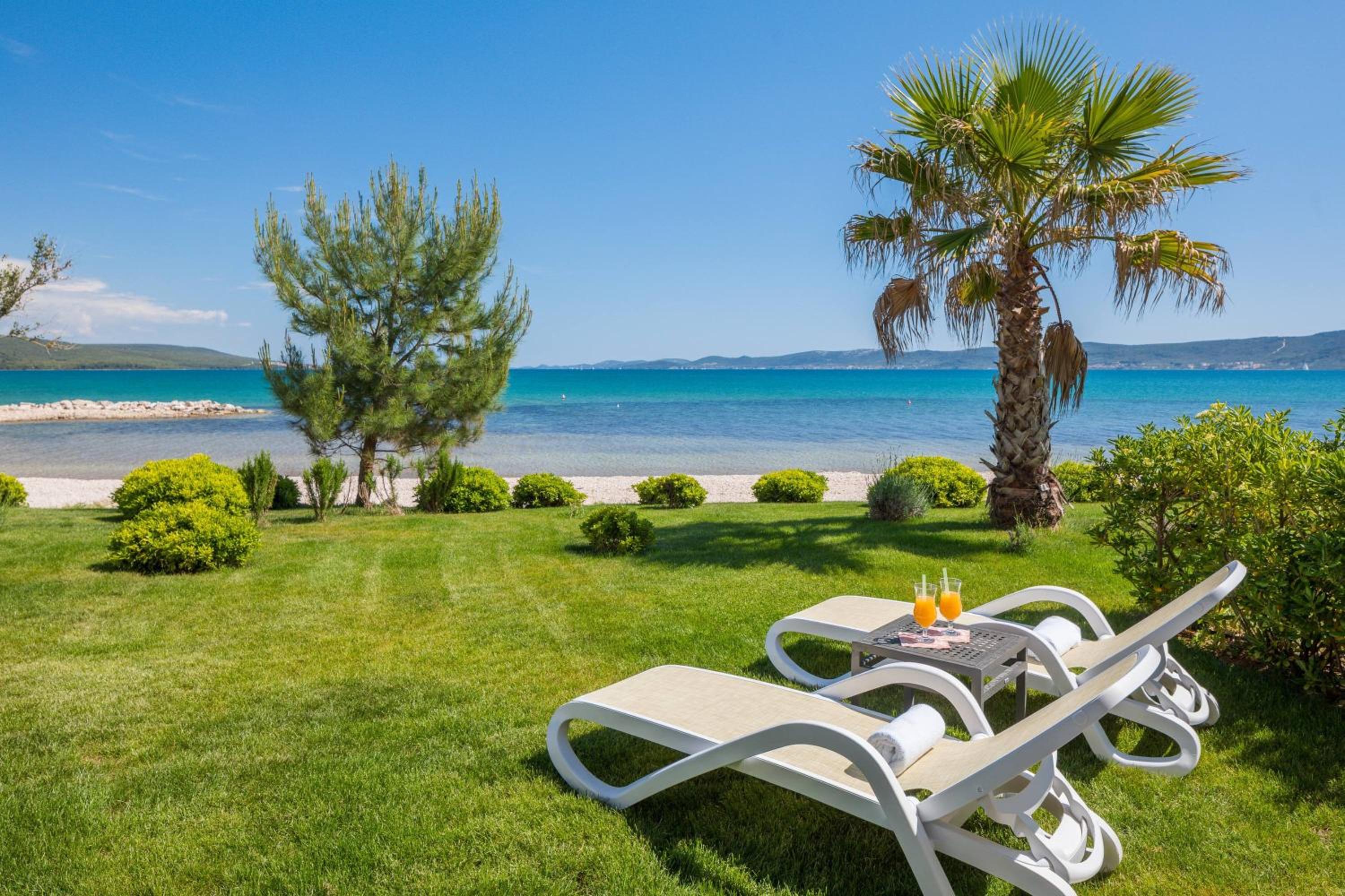 Three Bedroom Apartment with Sea View photo 1