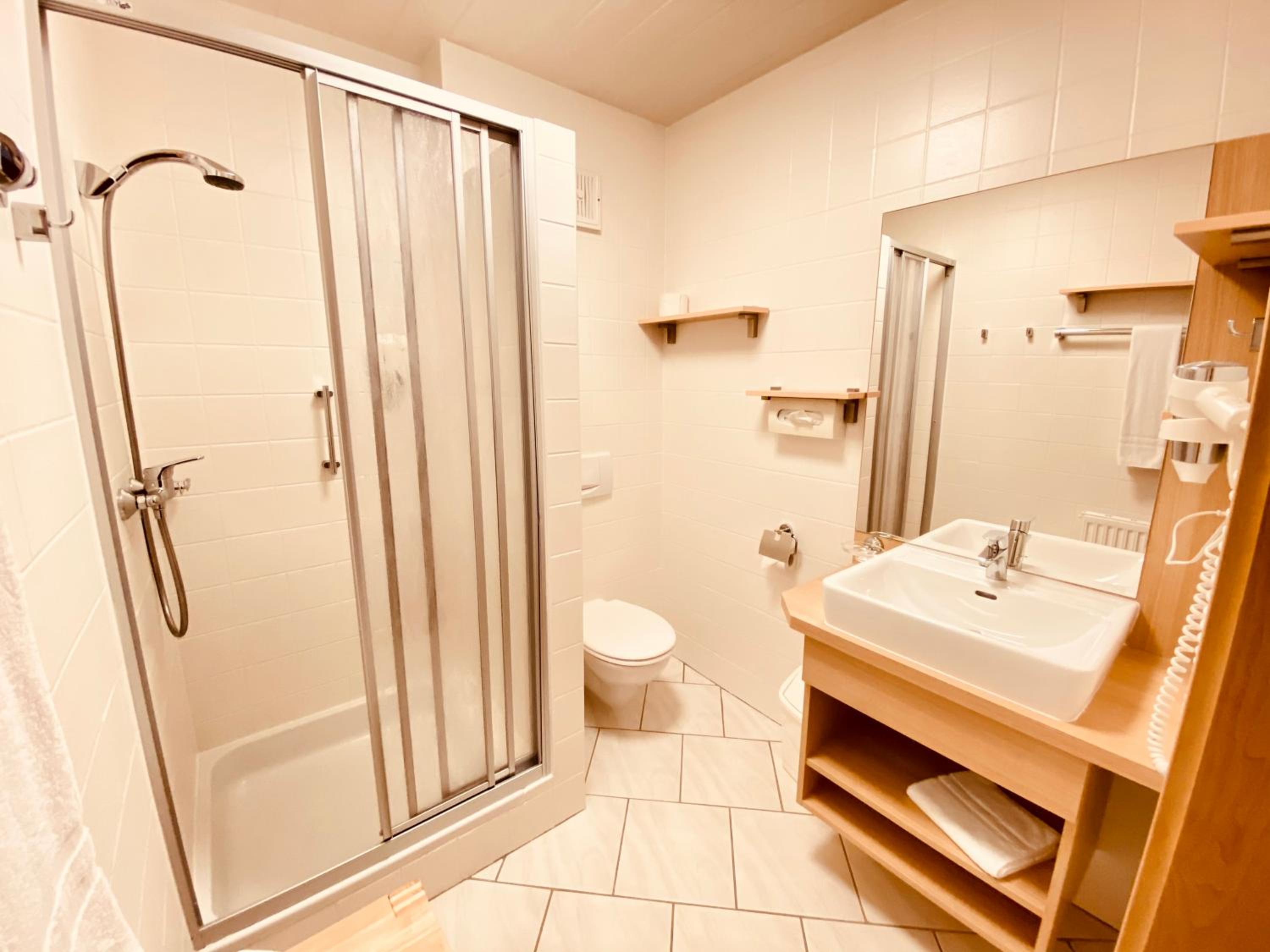 Quadruple Room with Shared Bathroom photo 2