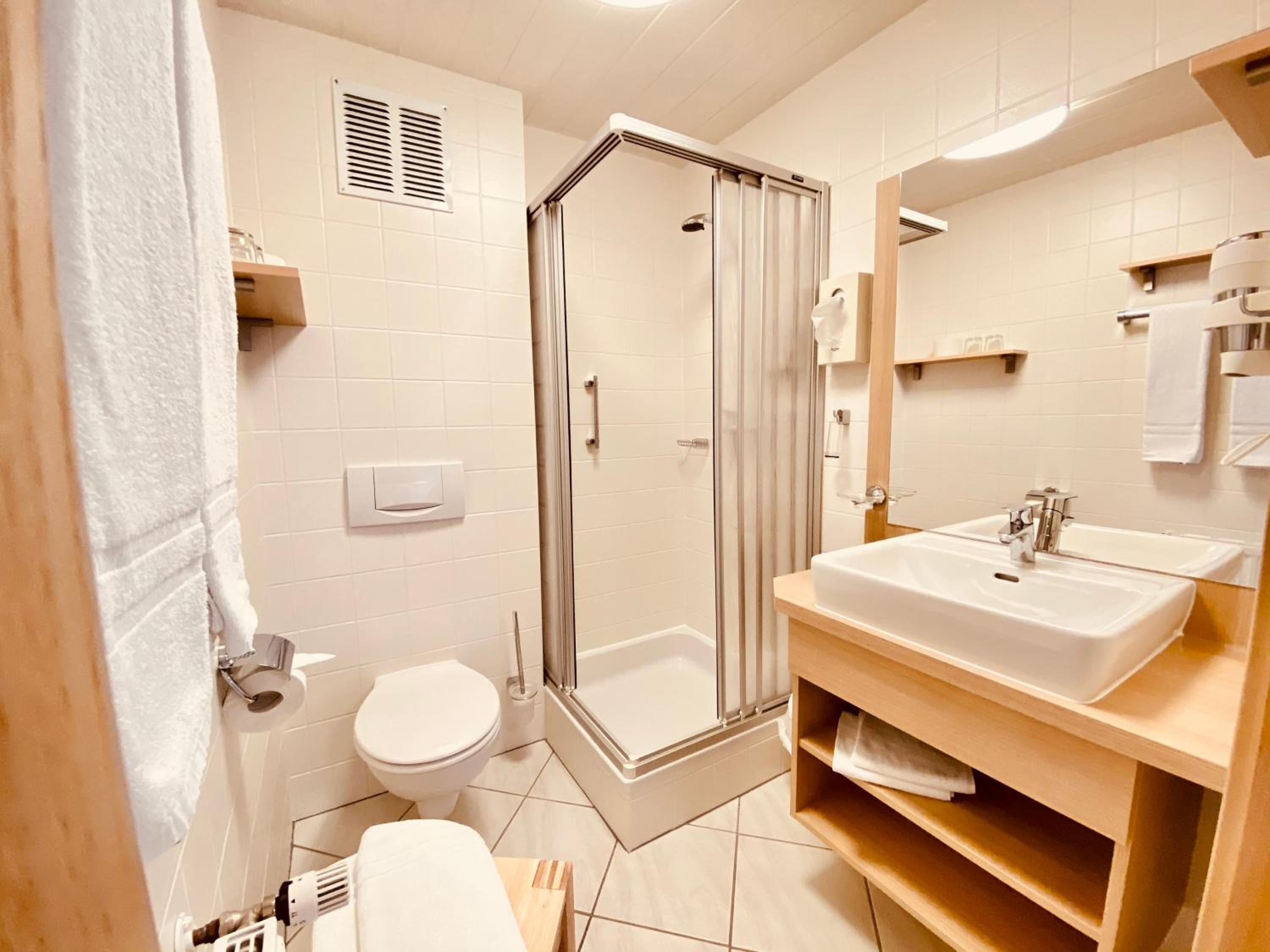 Quadruple Room with Shared Bathroom photo 3