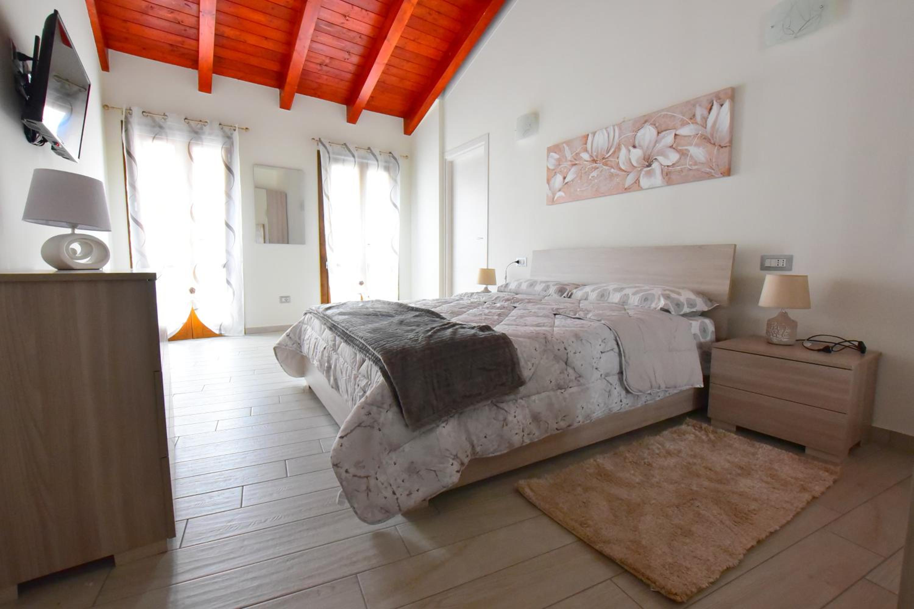 Deluxe Double Room with Balcony - Photo 1