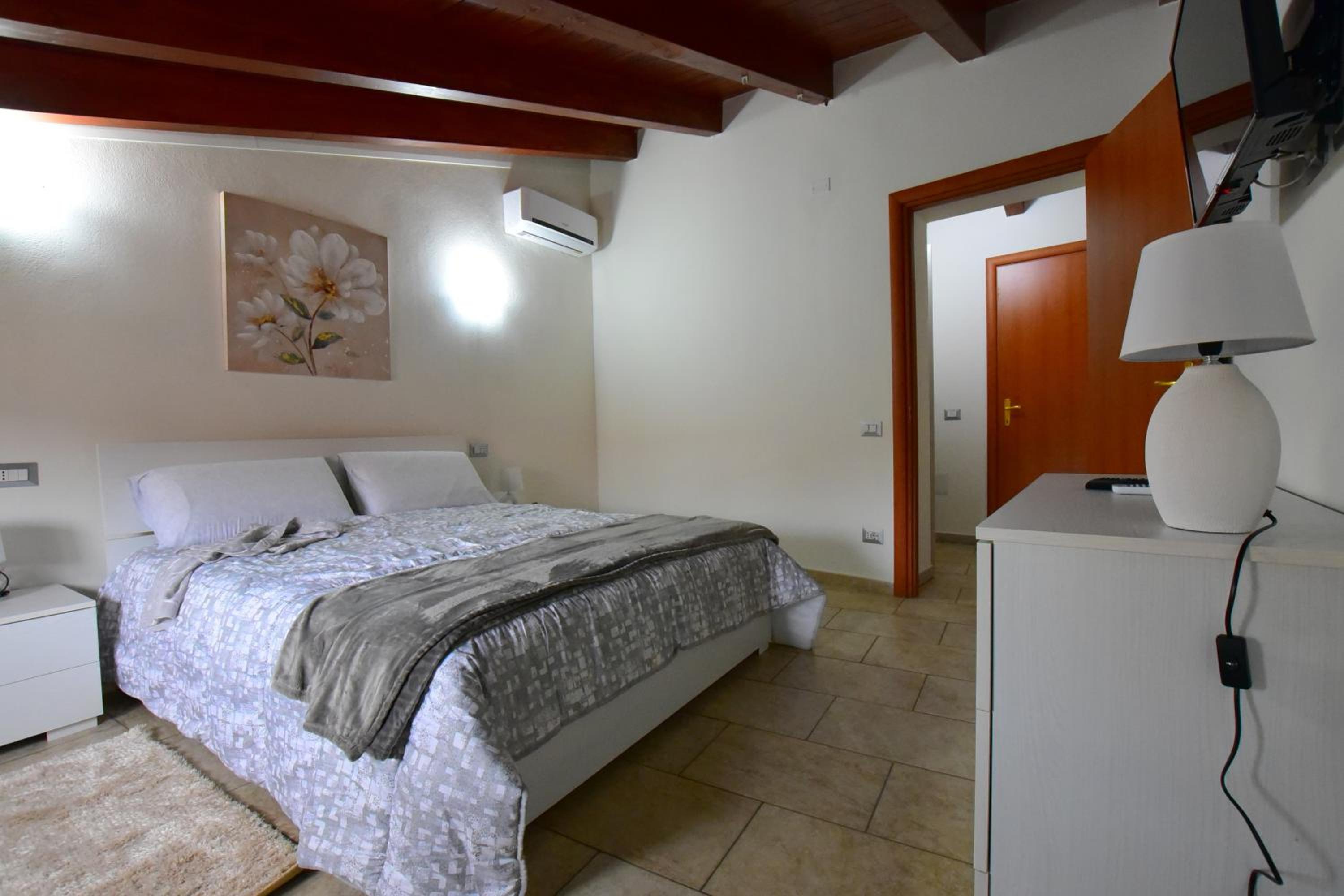 Deluxe Double Room with Shower - Photo 1