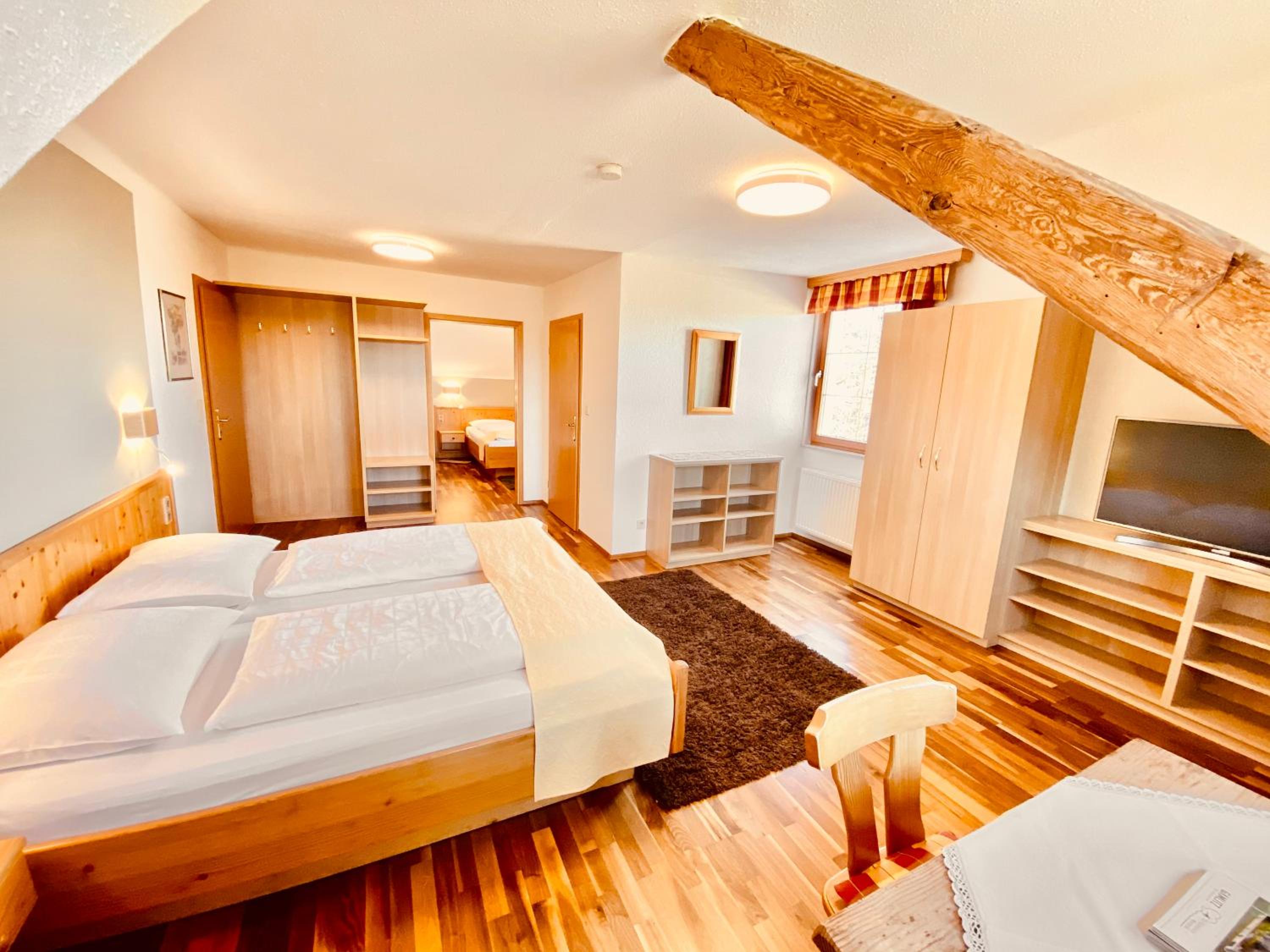 Quadruple Room with Shared Bathroom photo 3