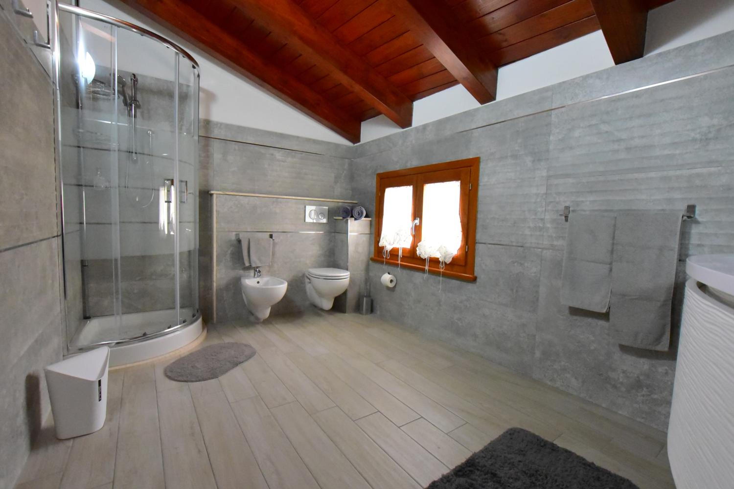 Deluxe Double Room with Shower - Photo 6
