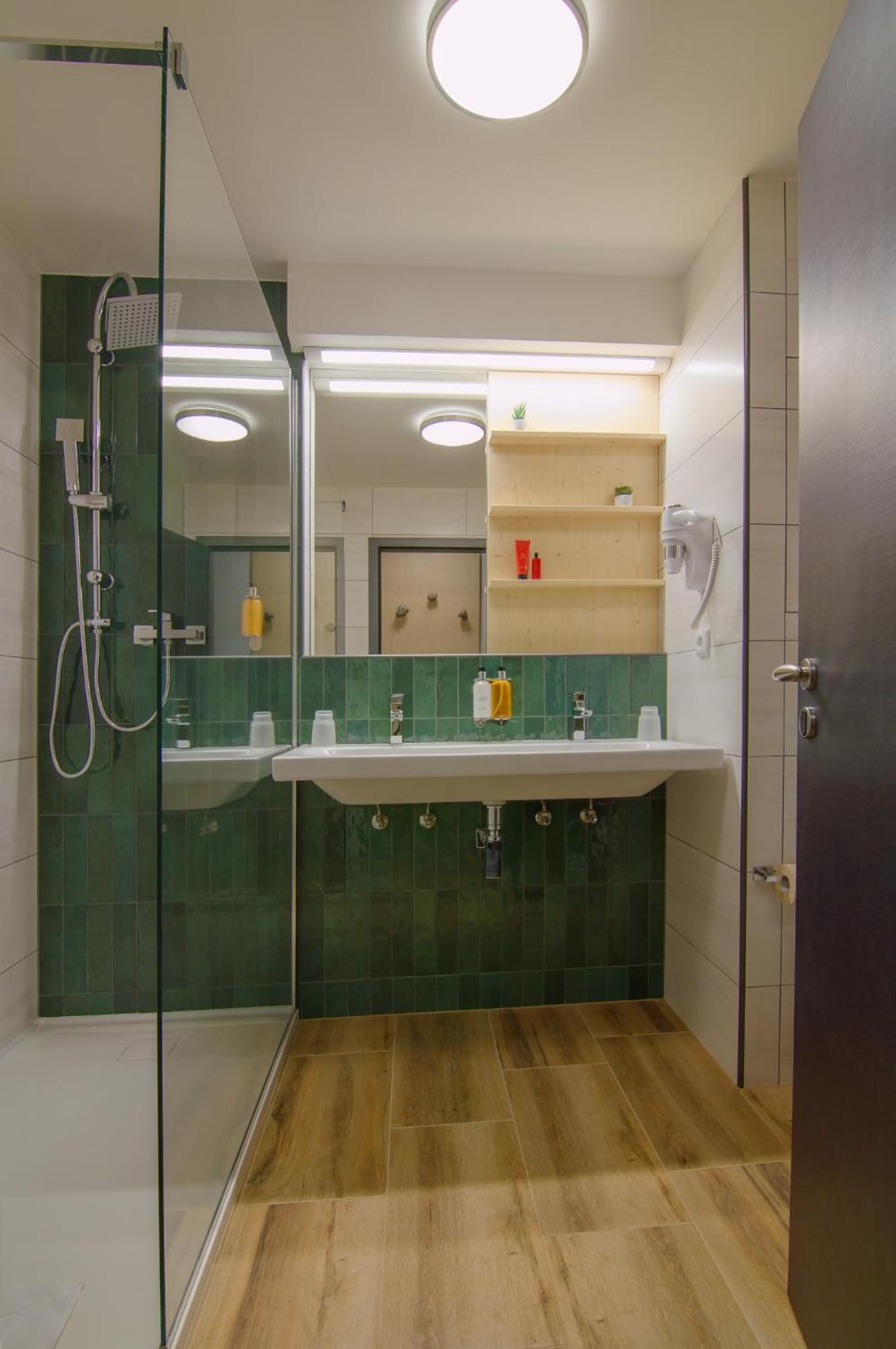 Triple Room with Balcony - Photo 8