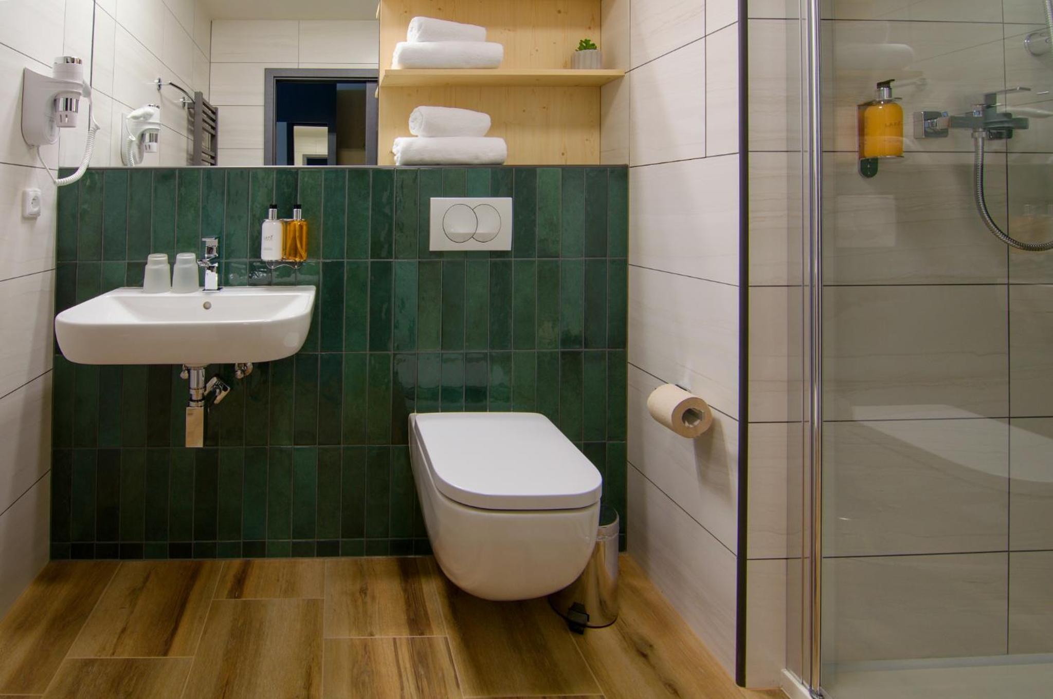 Standard Double or Twin Room - Photo 8