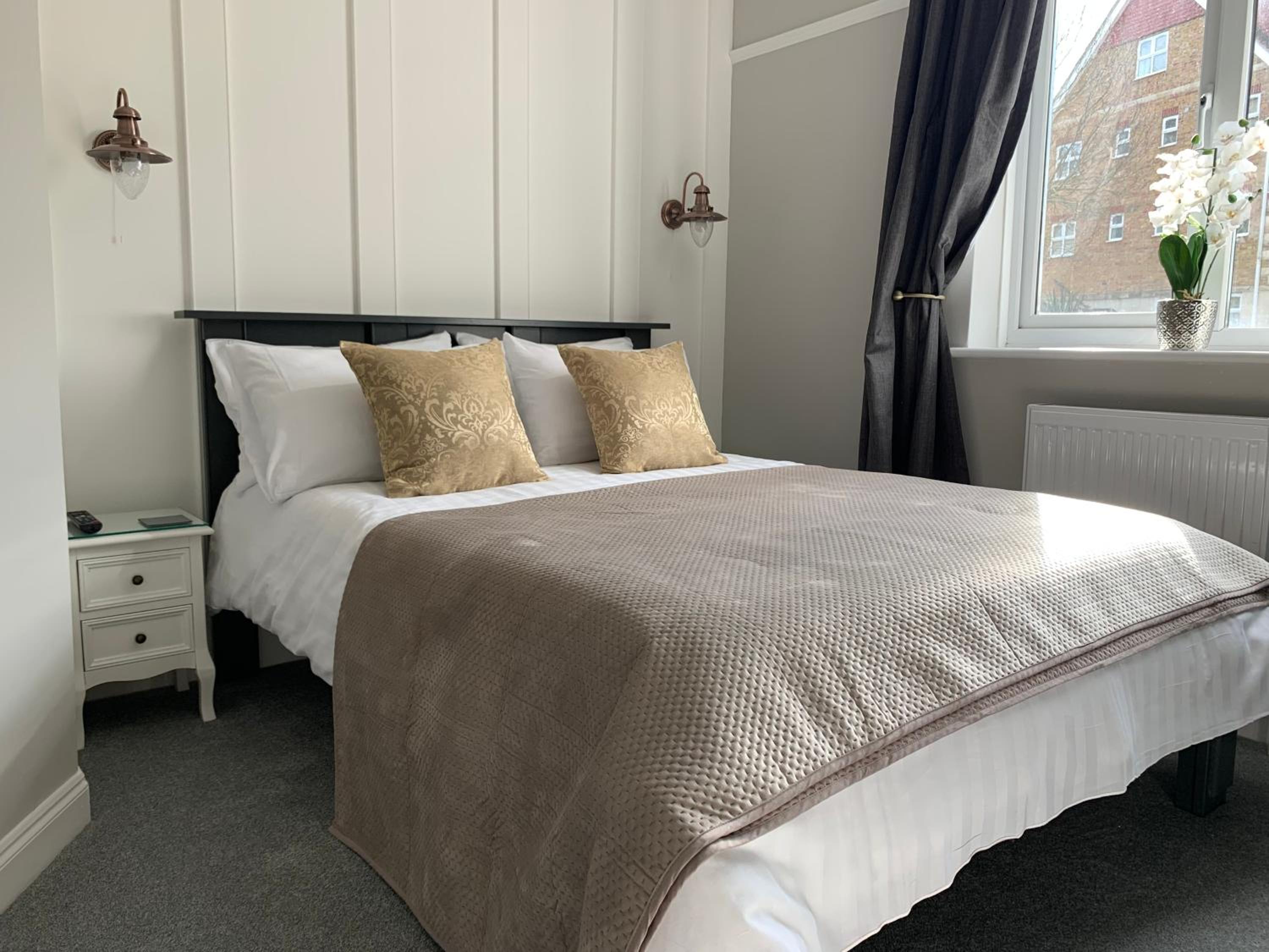 Budget Double Room photo 3