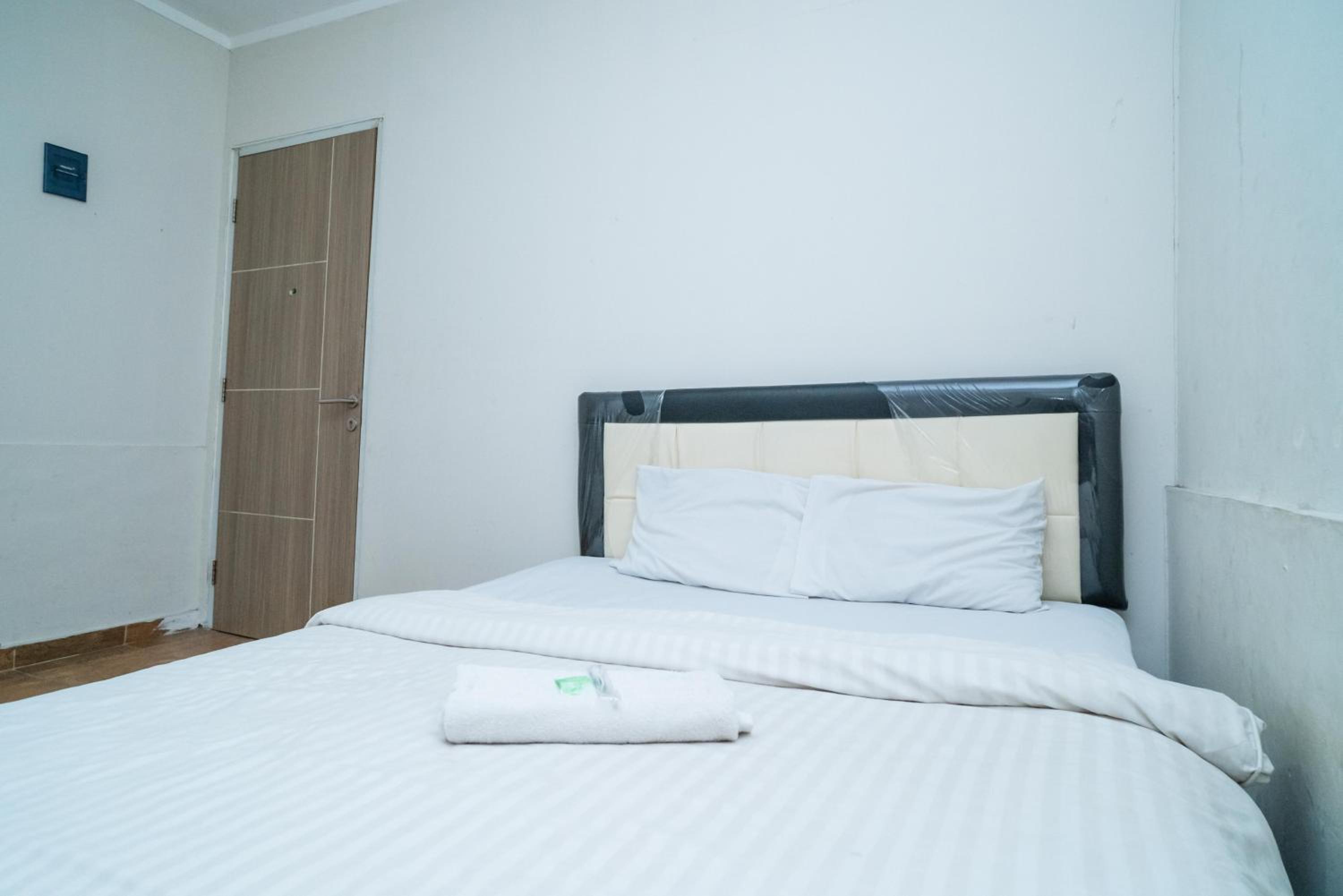 Standard Double Room - Photo 9