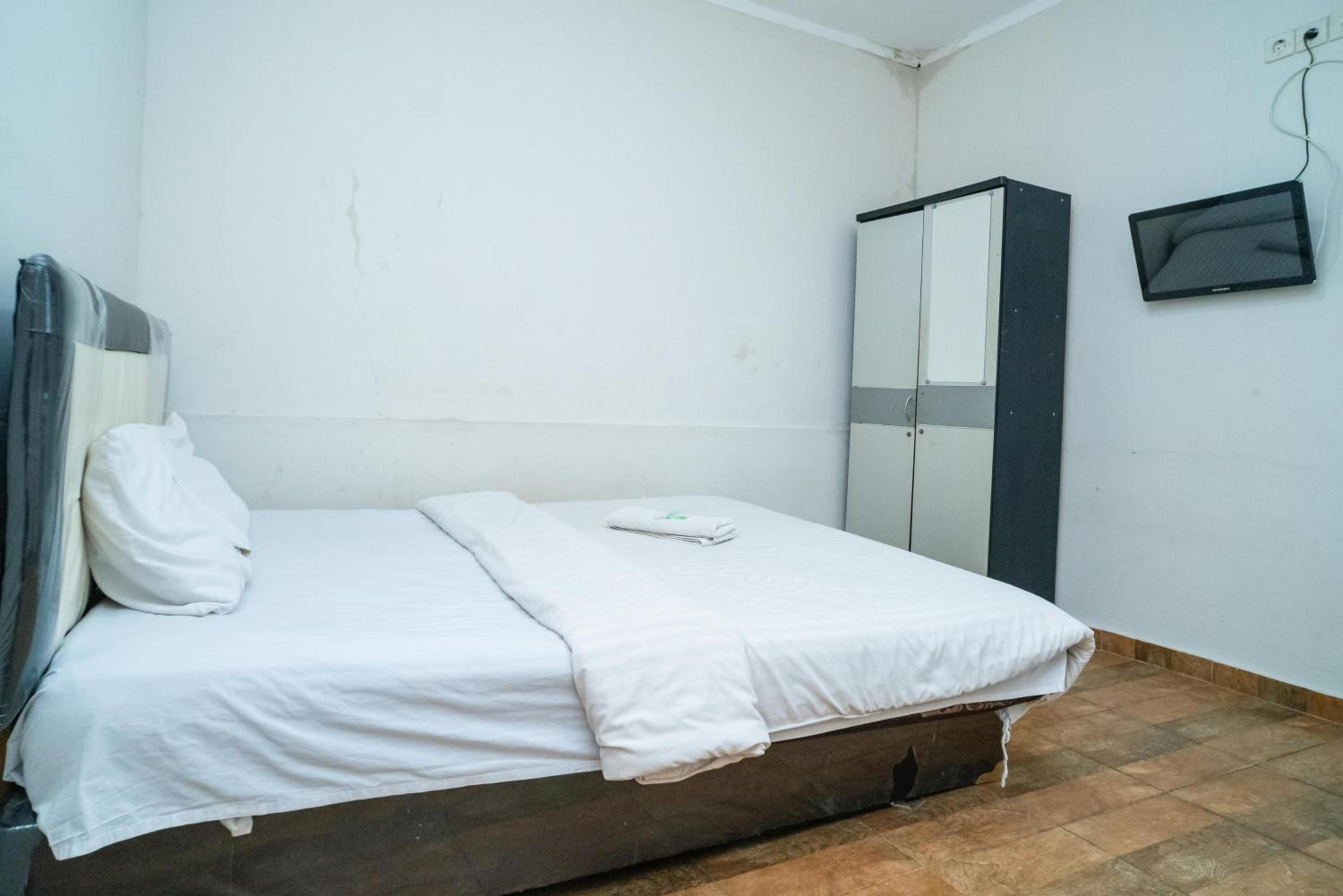 Standard Double Room - Photo 11
