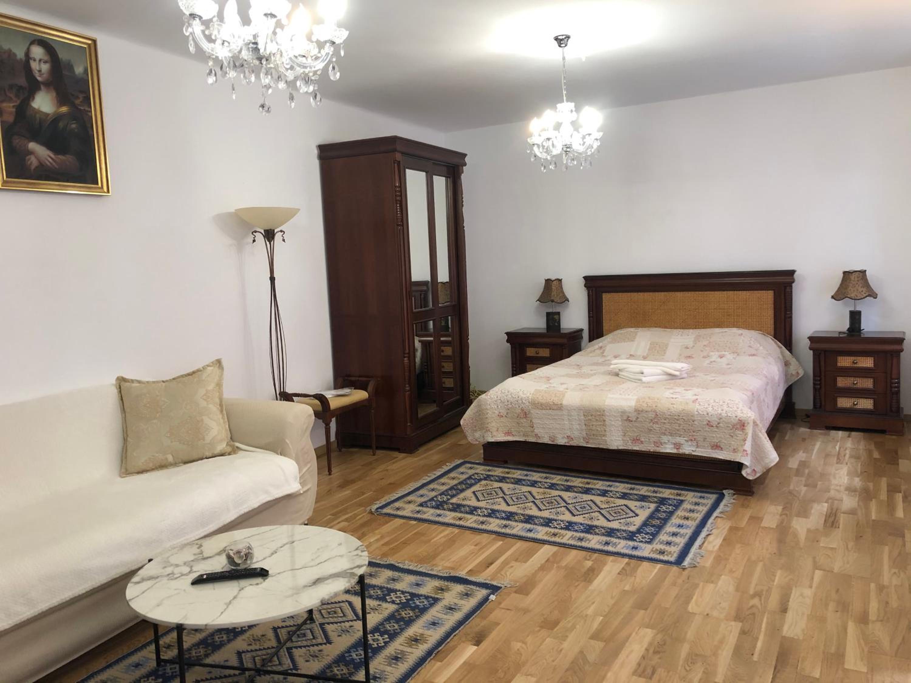One-Bedroom Apartment - Photo 1