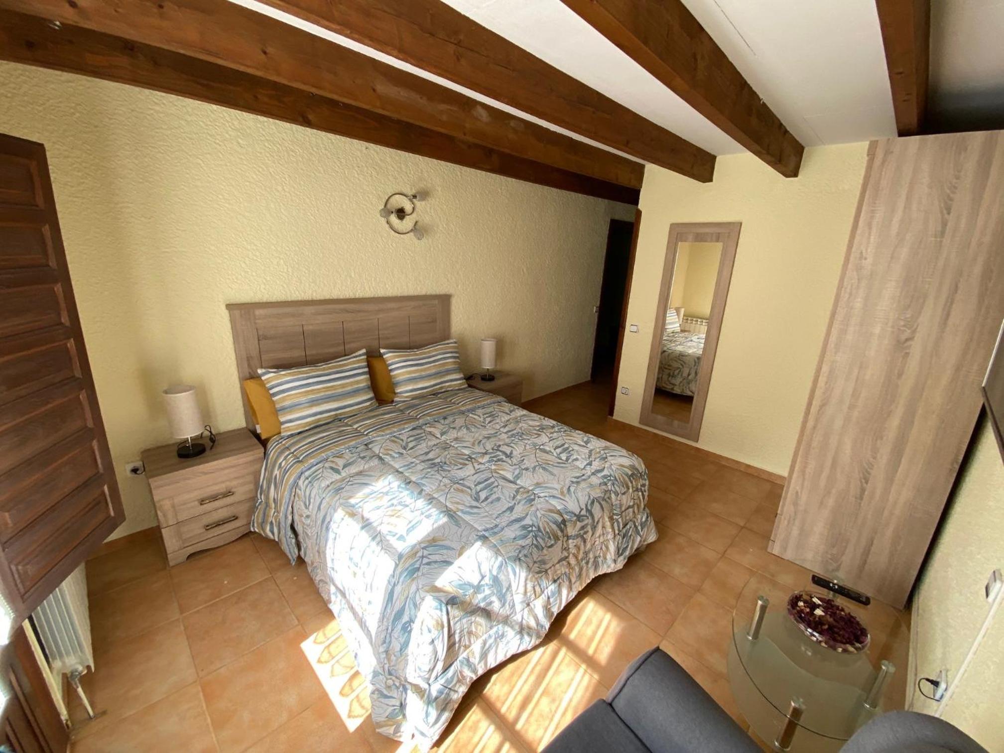 Deluxe King Room - Photo 6