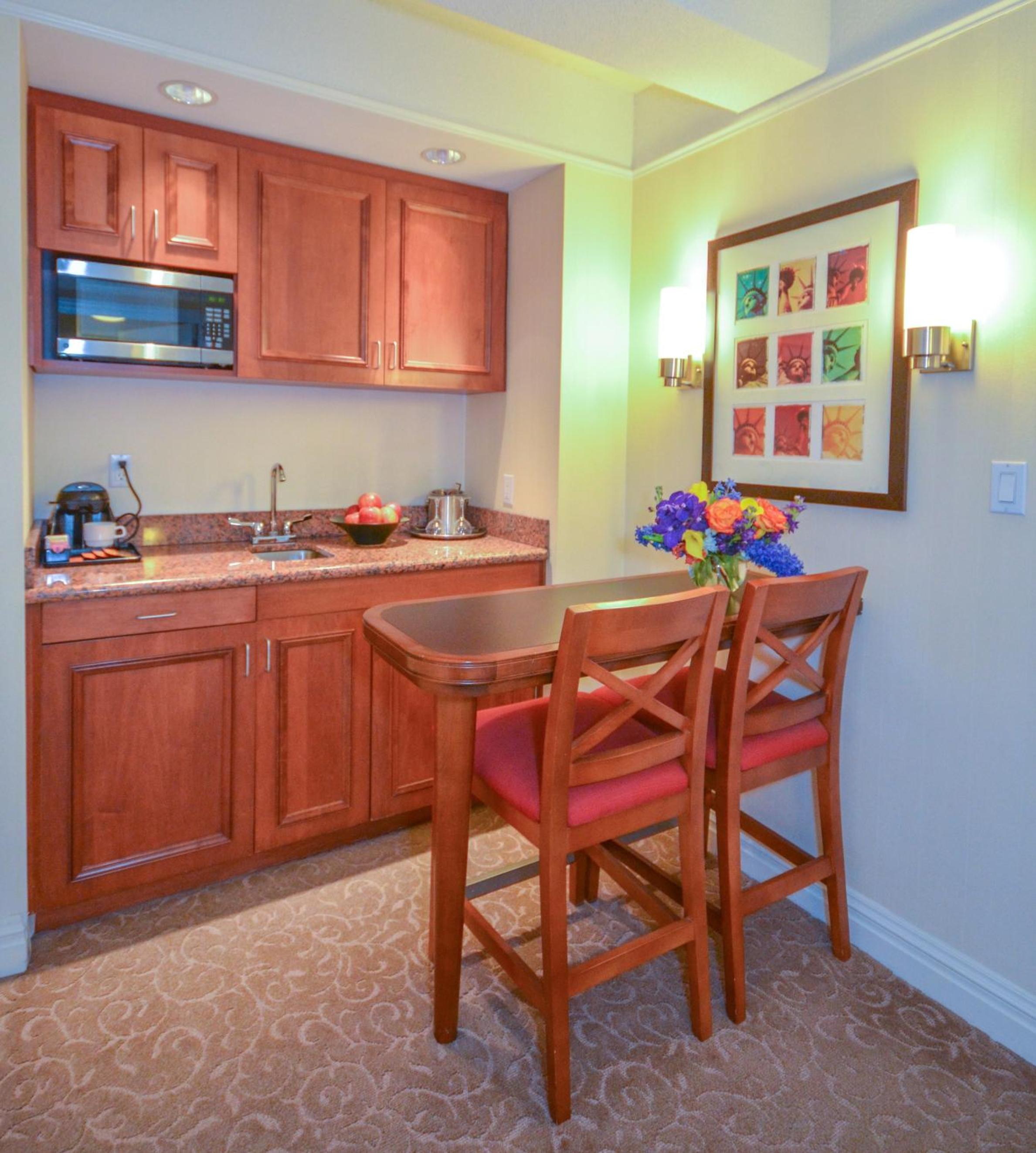 Executive Junior Queen Suite