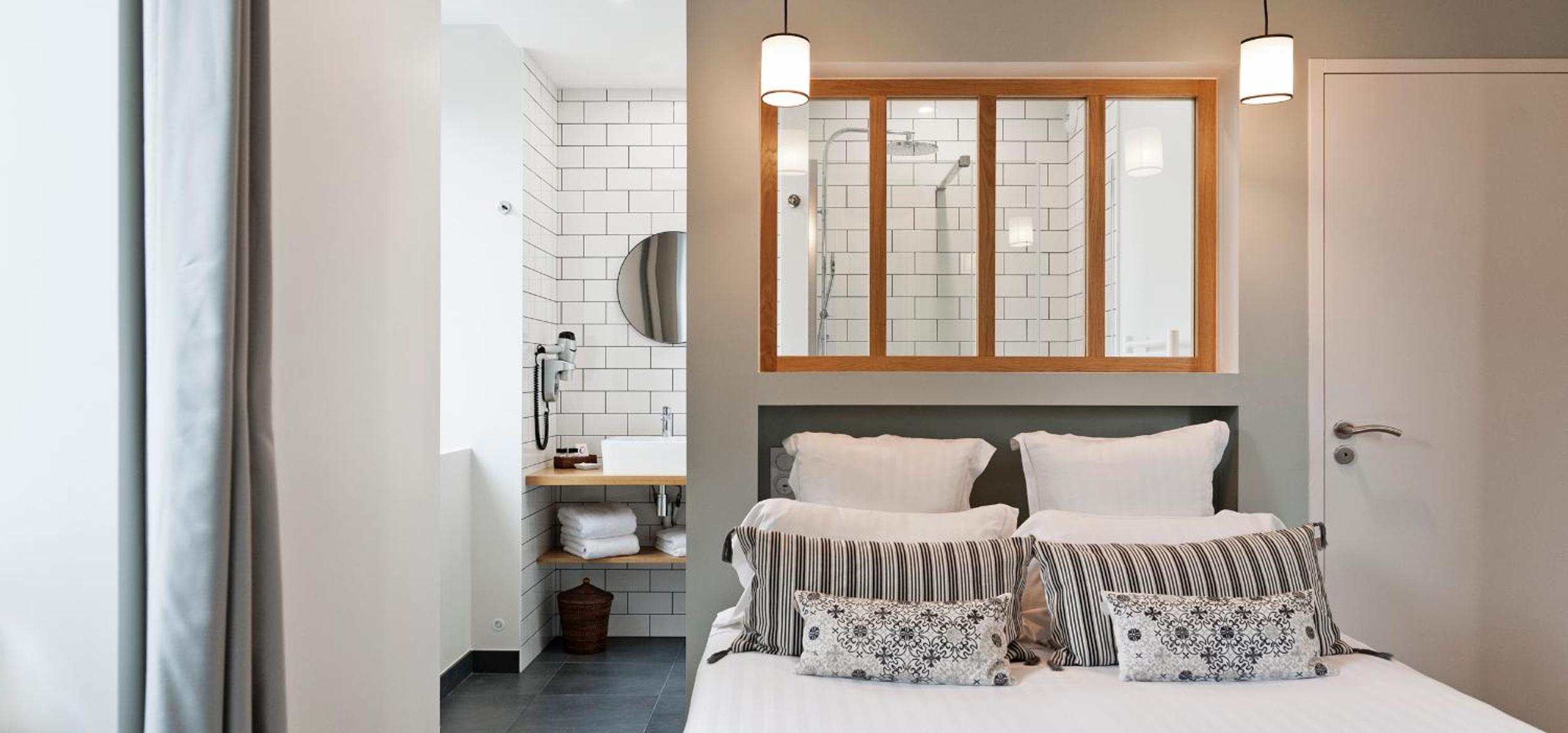 Superior Triple Room with Sea View - Photo 3