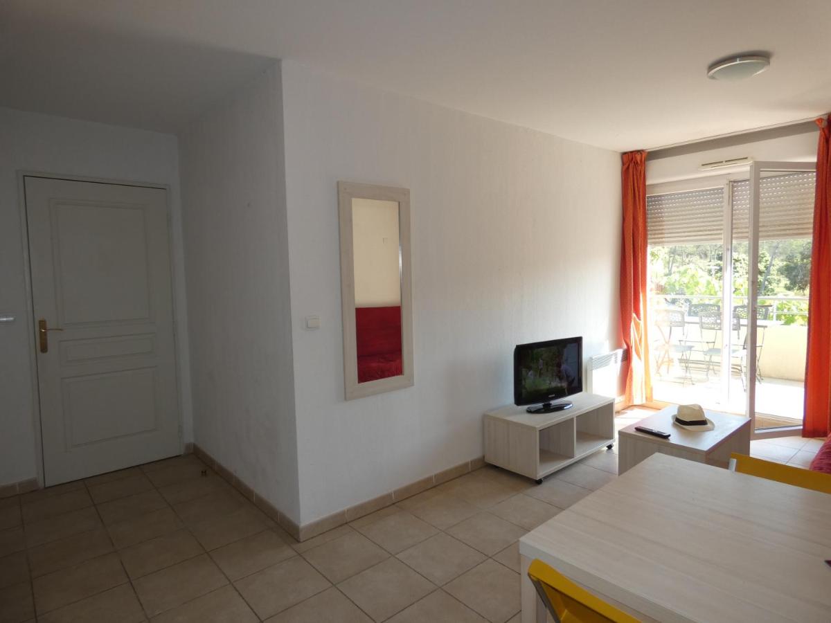 Two-Bedroom Apartment - Pool Side photo 1