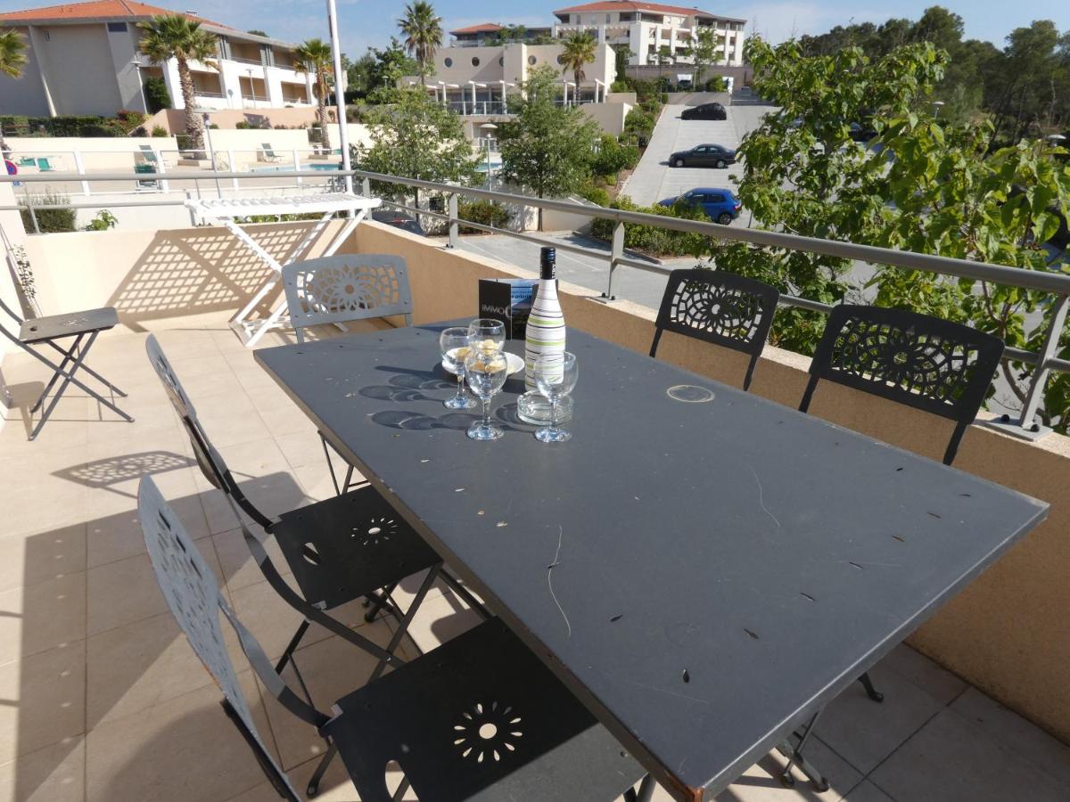 Two-Bedroom Apartment with Airconditioning  - Road Side photo 1