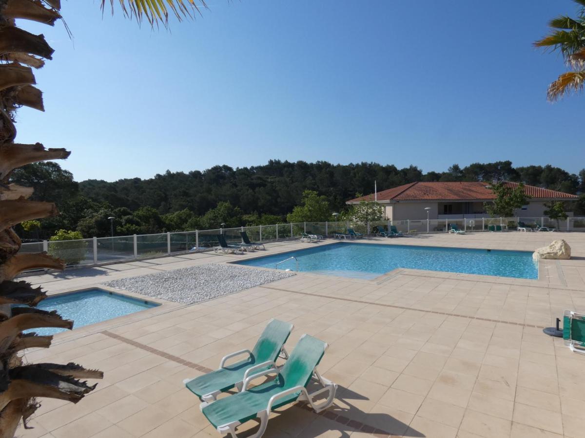 Two-Bedroom Apartment  Road Side photo 3