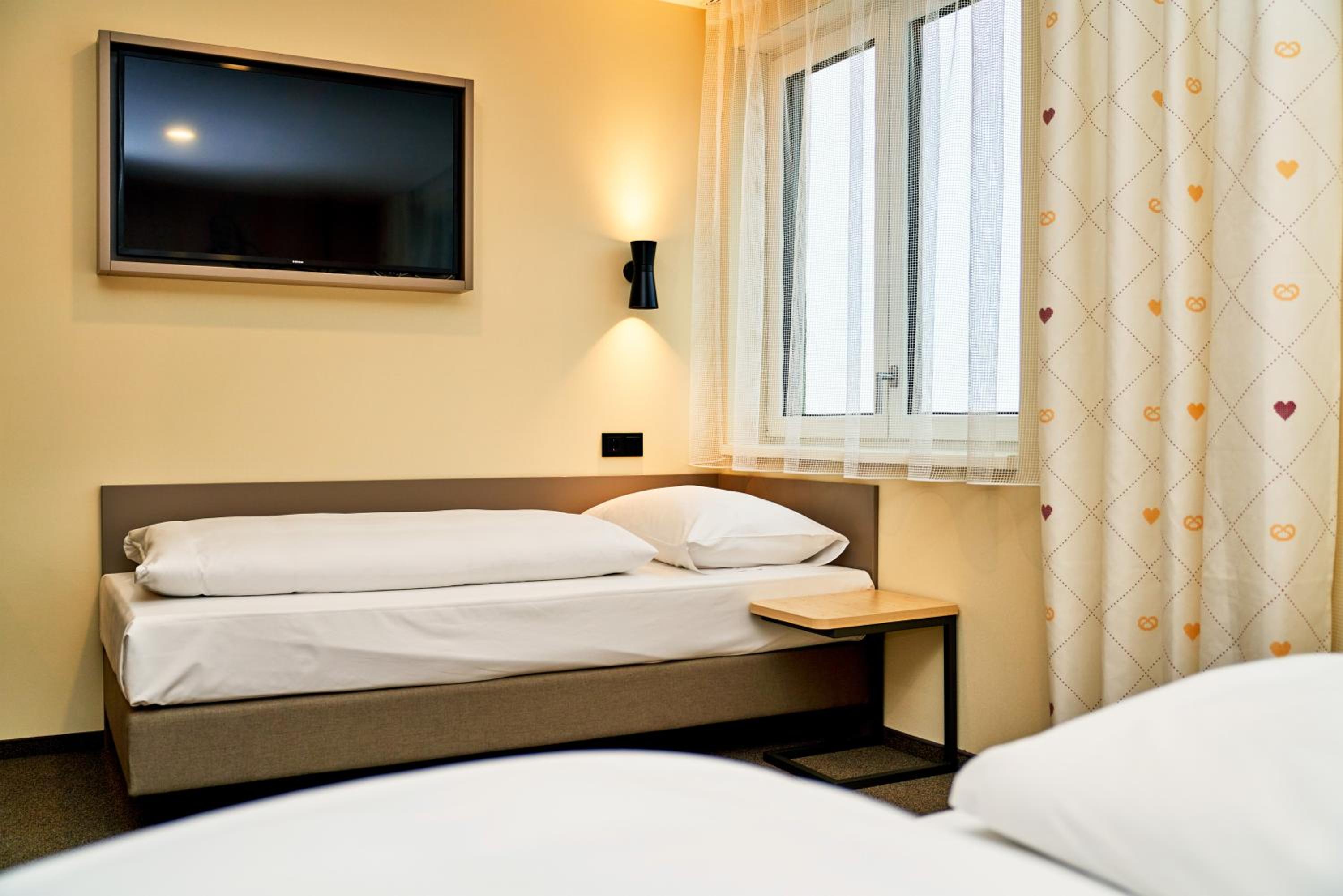 Basic Triple Room