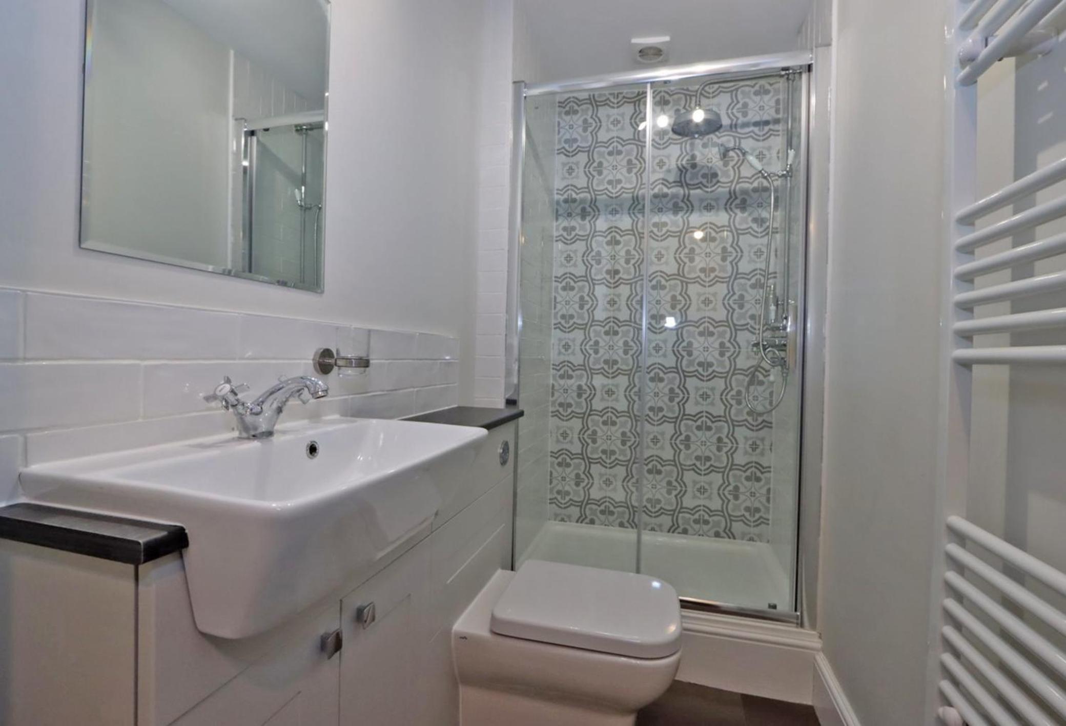 Executive Suite - Photo 2