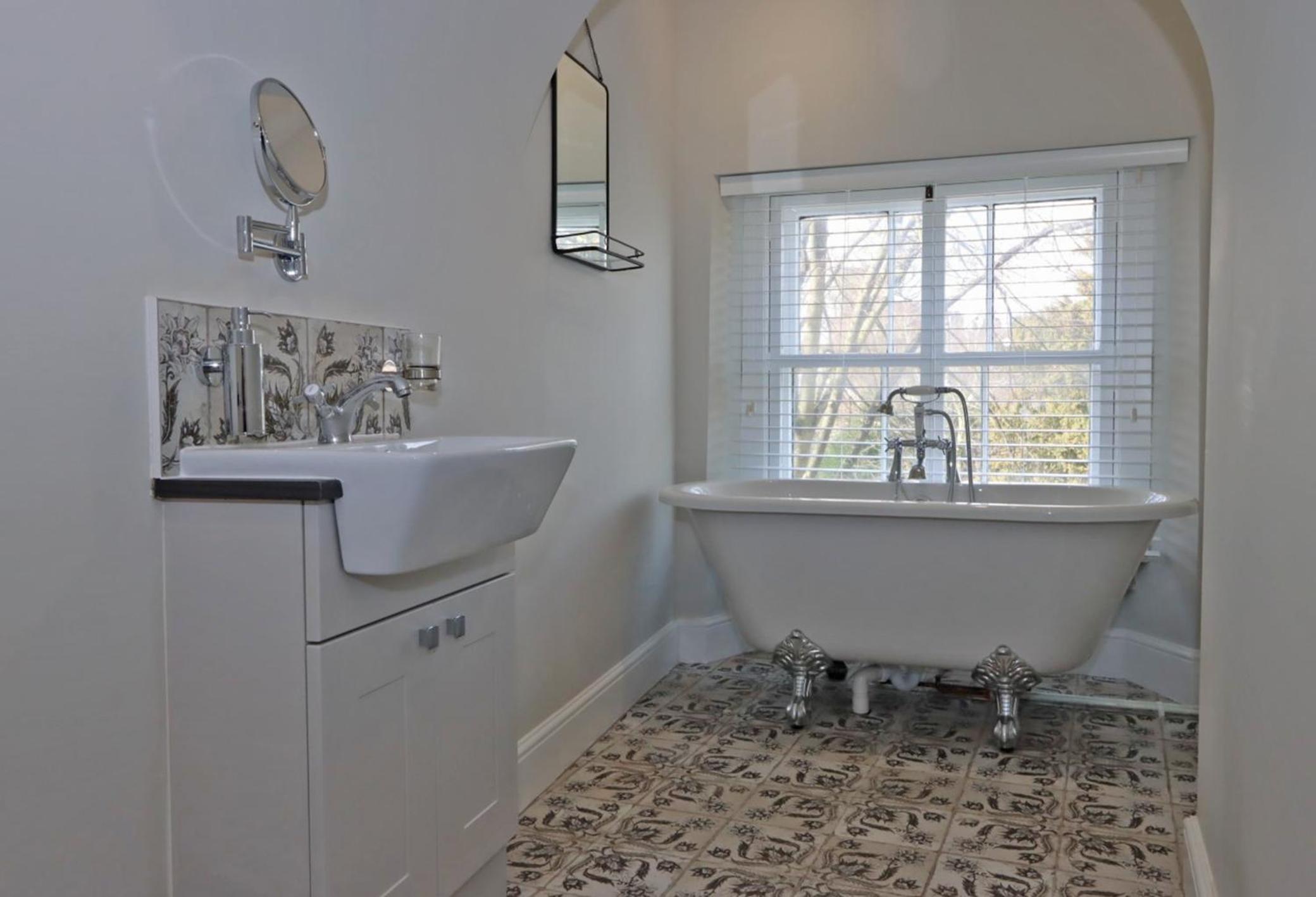 Family Room with Bath - Photo 4
