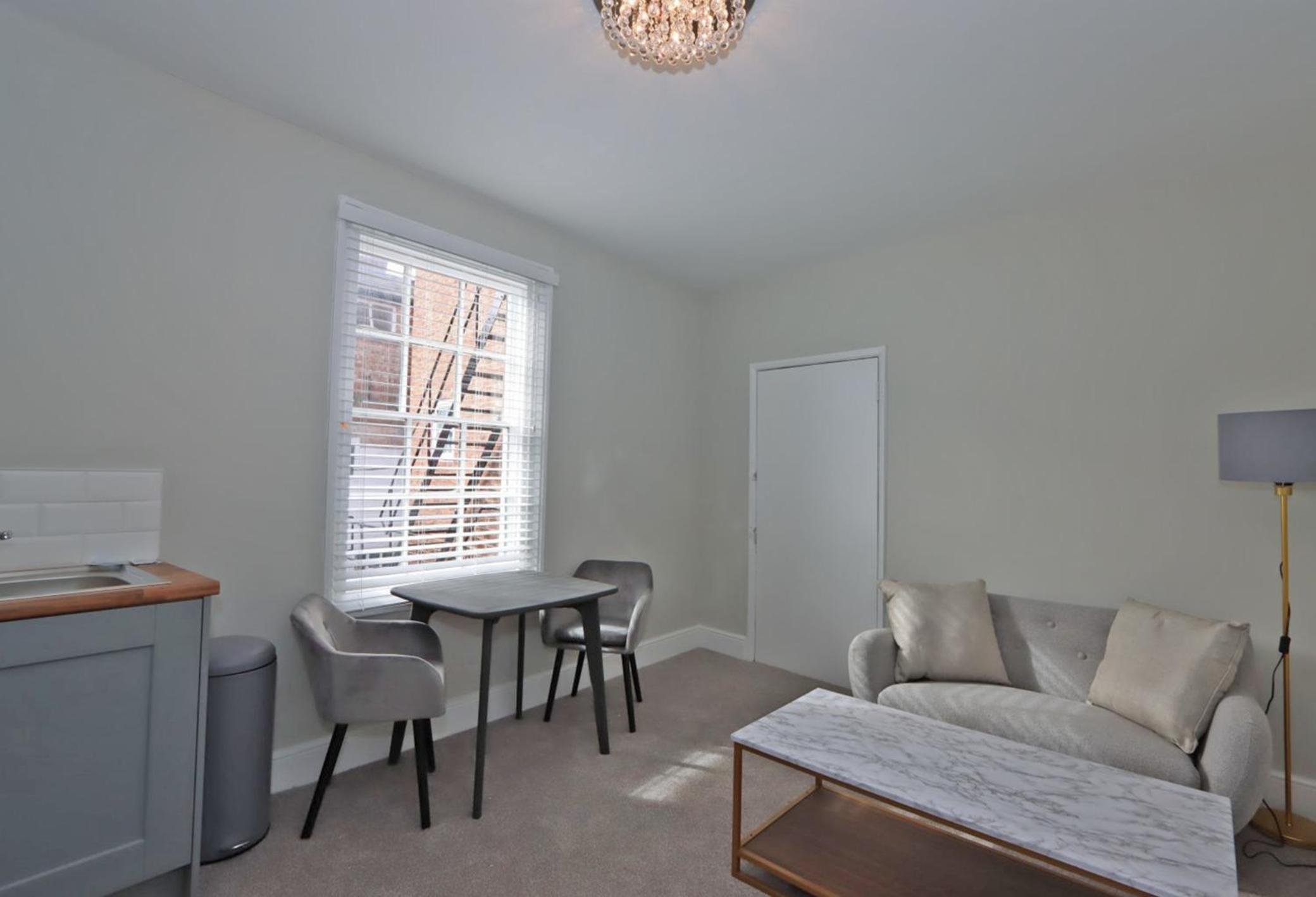 Executive Suite - Photo 4