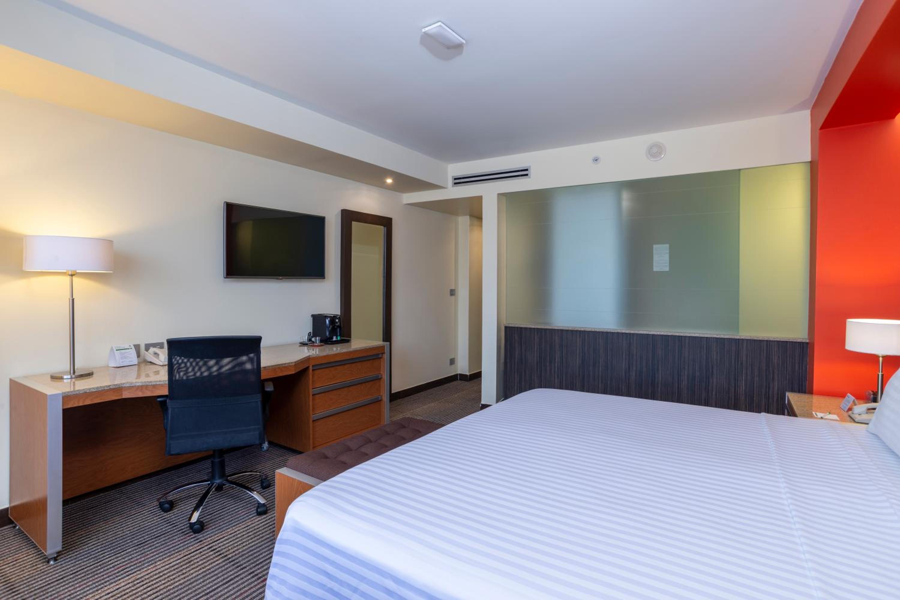 Standard King Room - Photo 2
