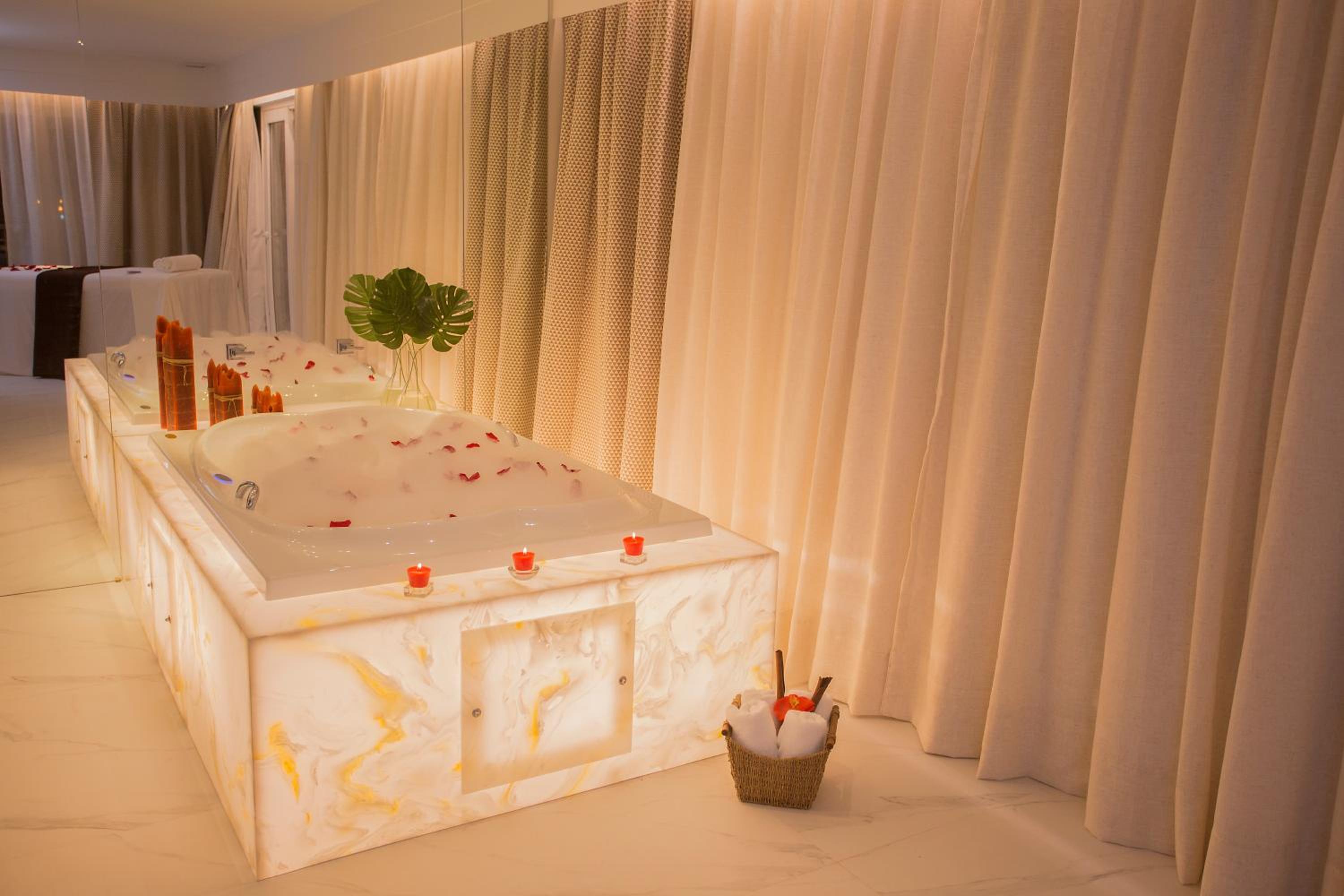 Presidential Suite - Photo 9