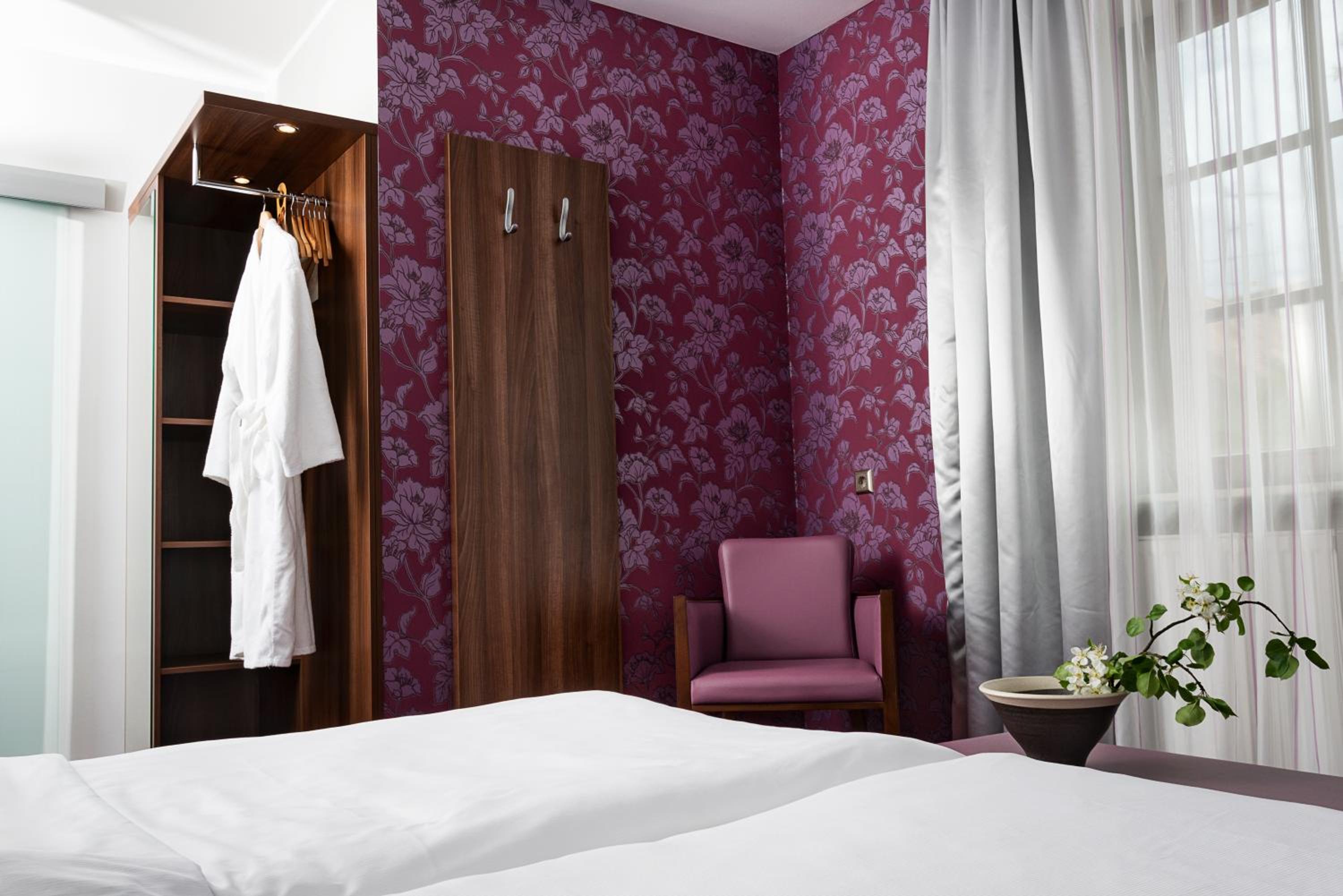 Standard Double Room - Photo 6