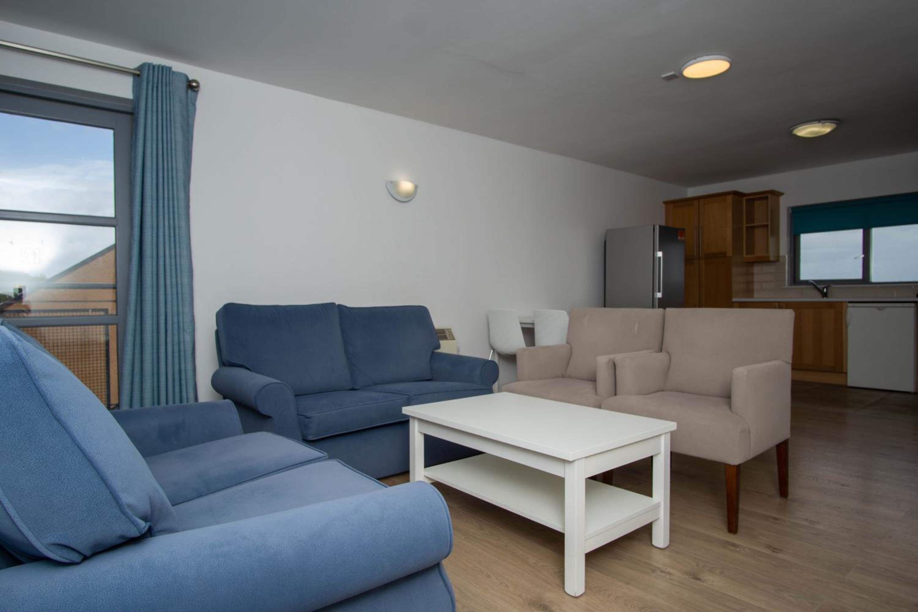 Six-Bedroom Apartment - Photo 6