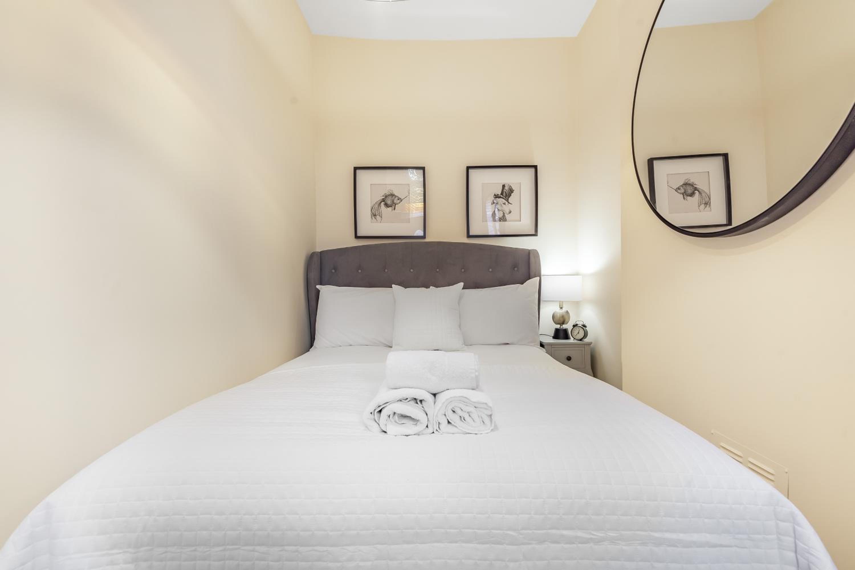 Three-Bedroom House - Photo 6
