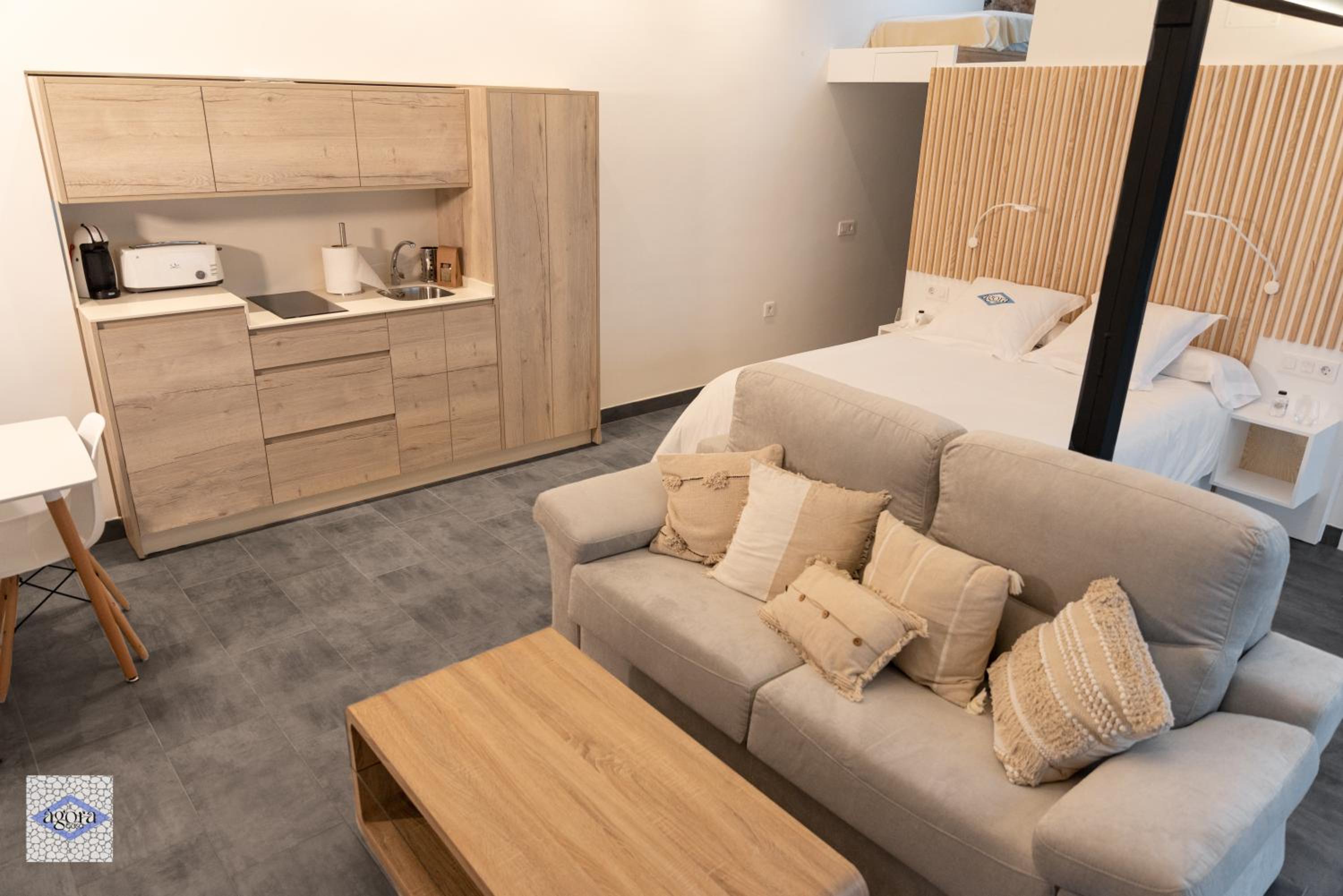 Junior Suite with Balcony - Photo 4