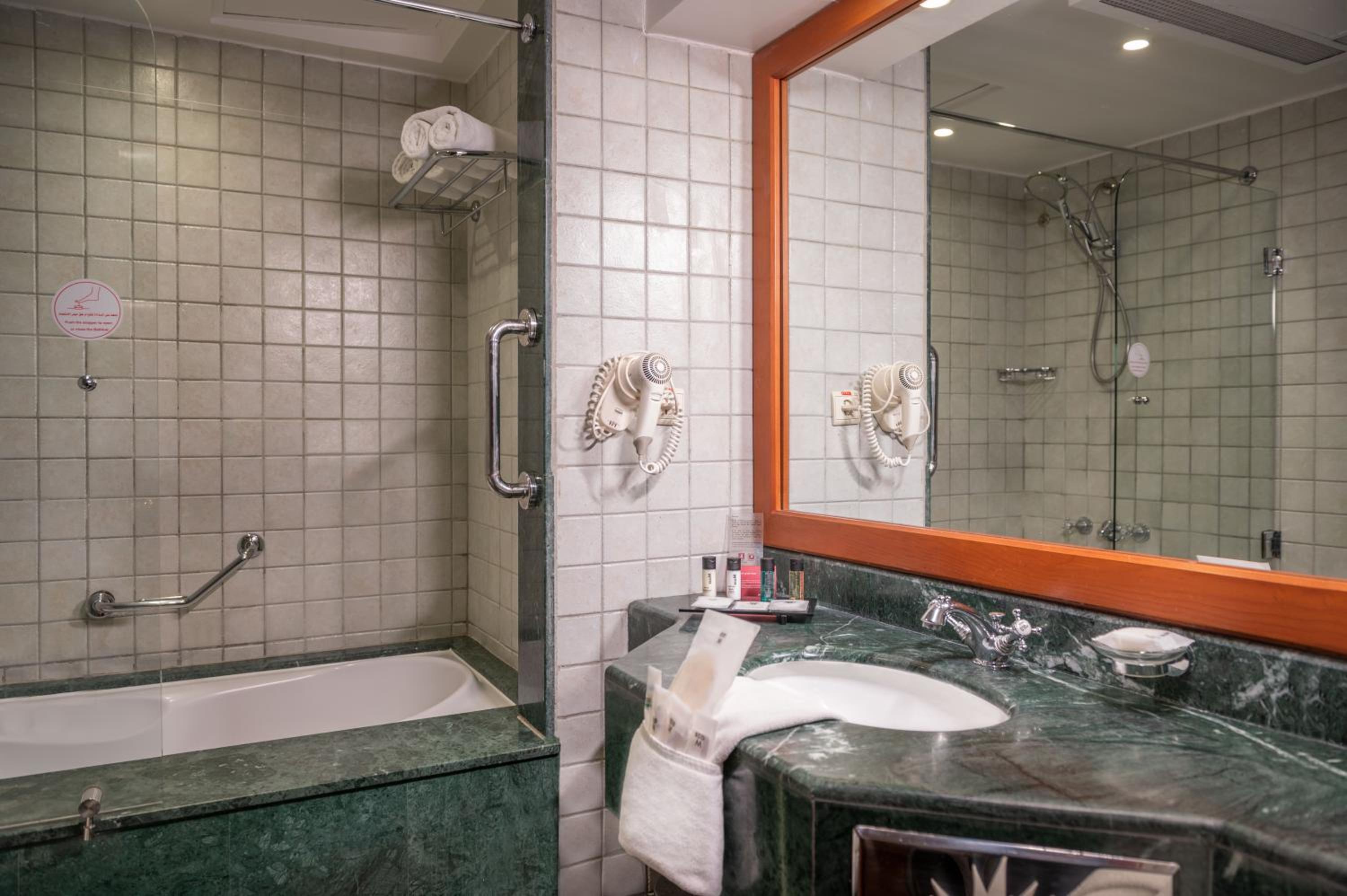 Classic King Room - Photo 10