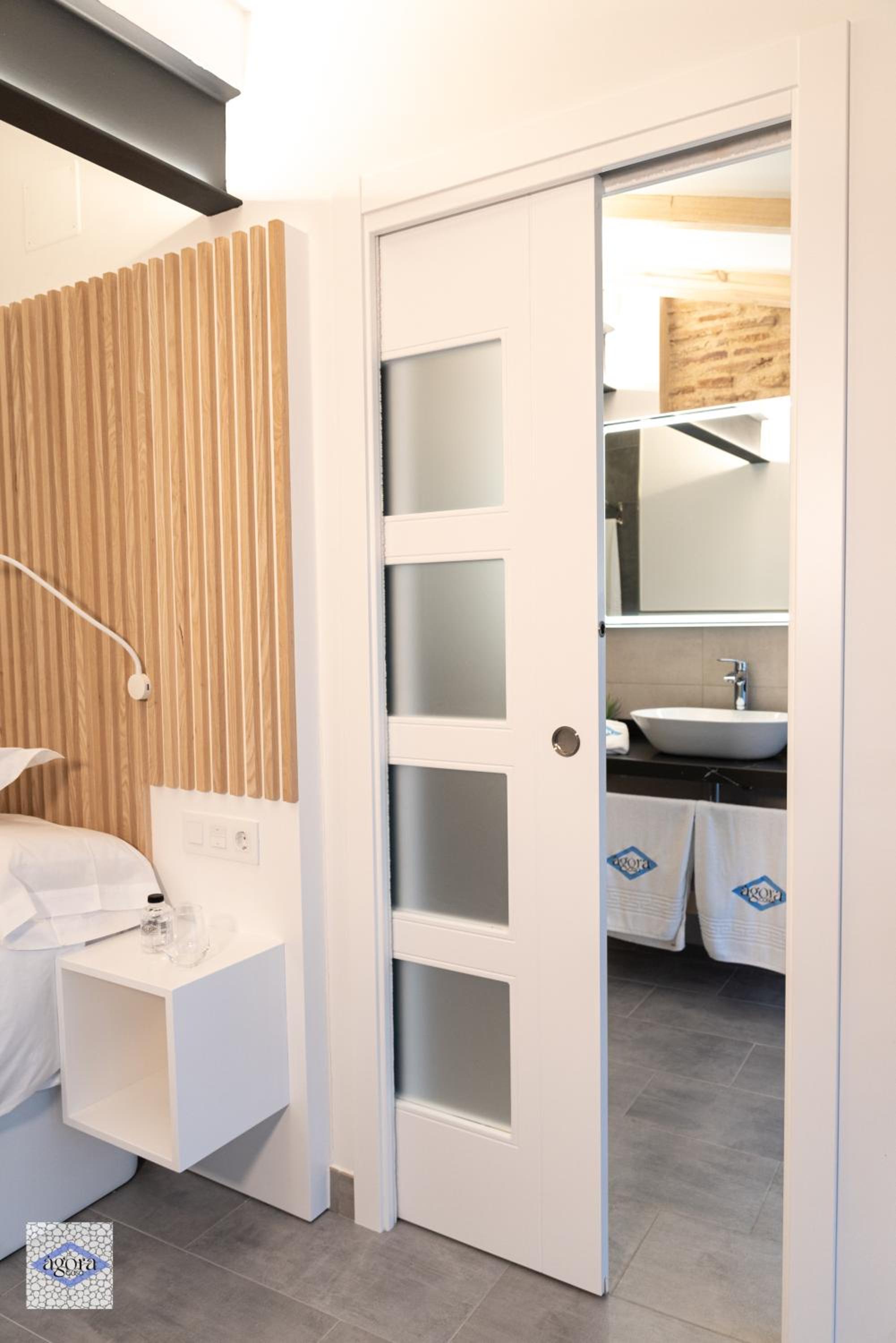 Junior Suite with Balcony - Photo 7