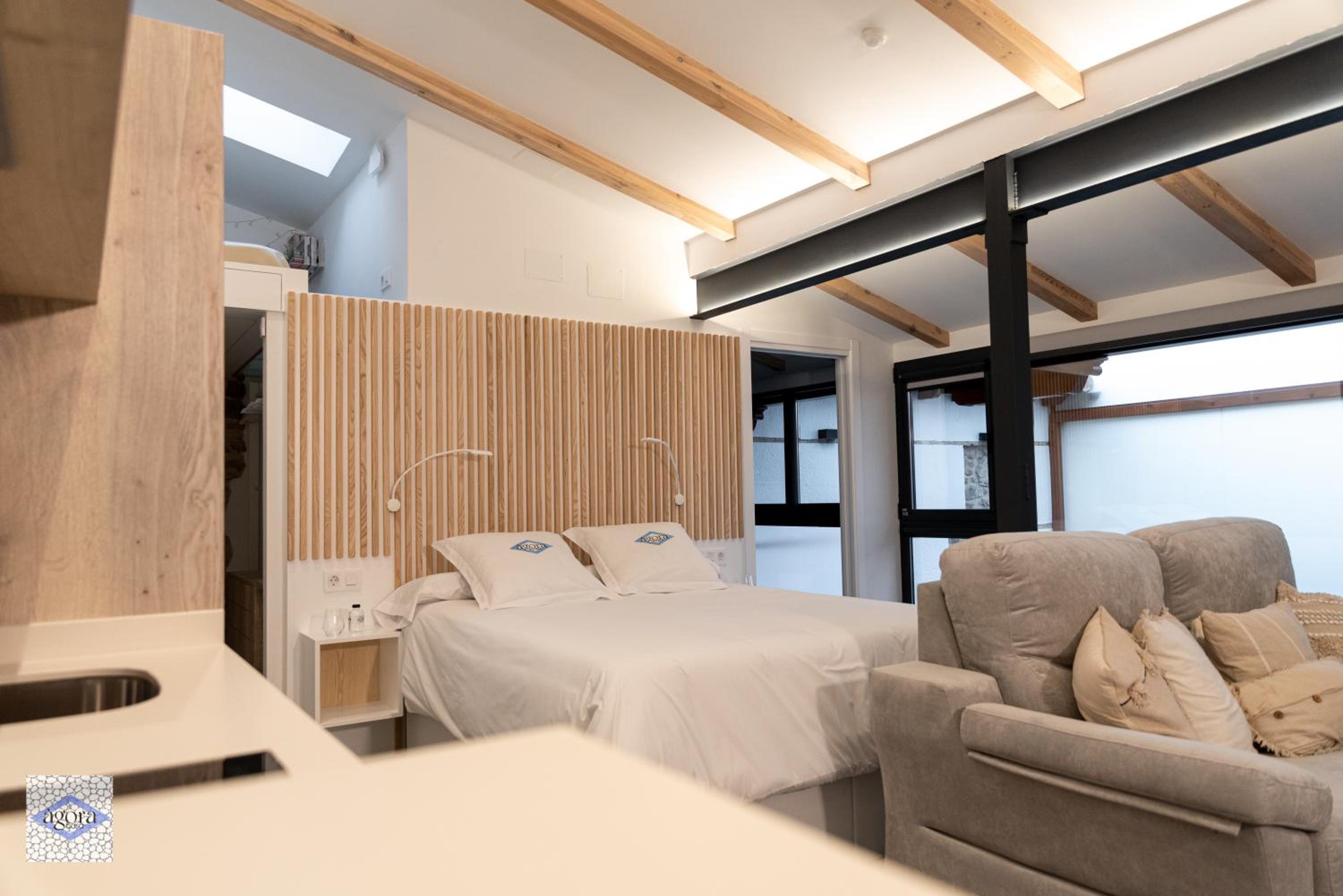 Junior Suite with Balcony - Photo 6