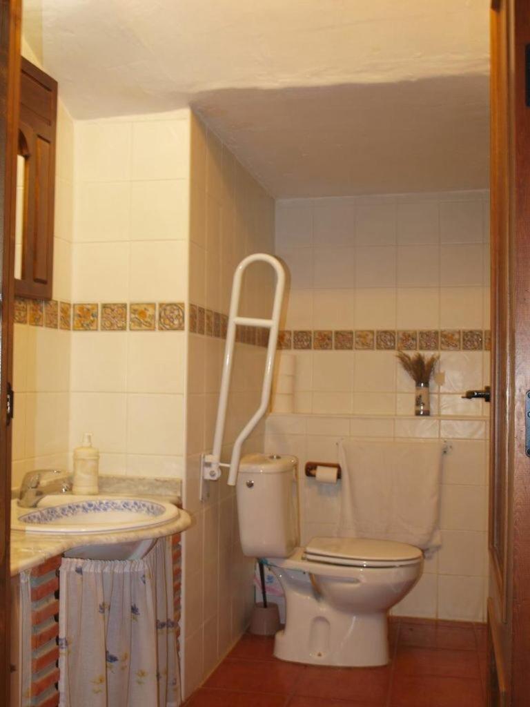 One-Bedroom Apartment (3-4 Adults) photo 3