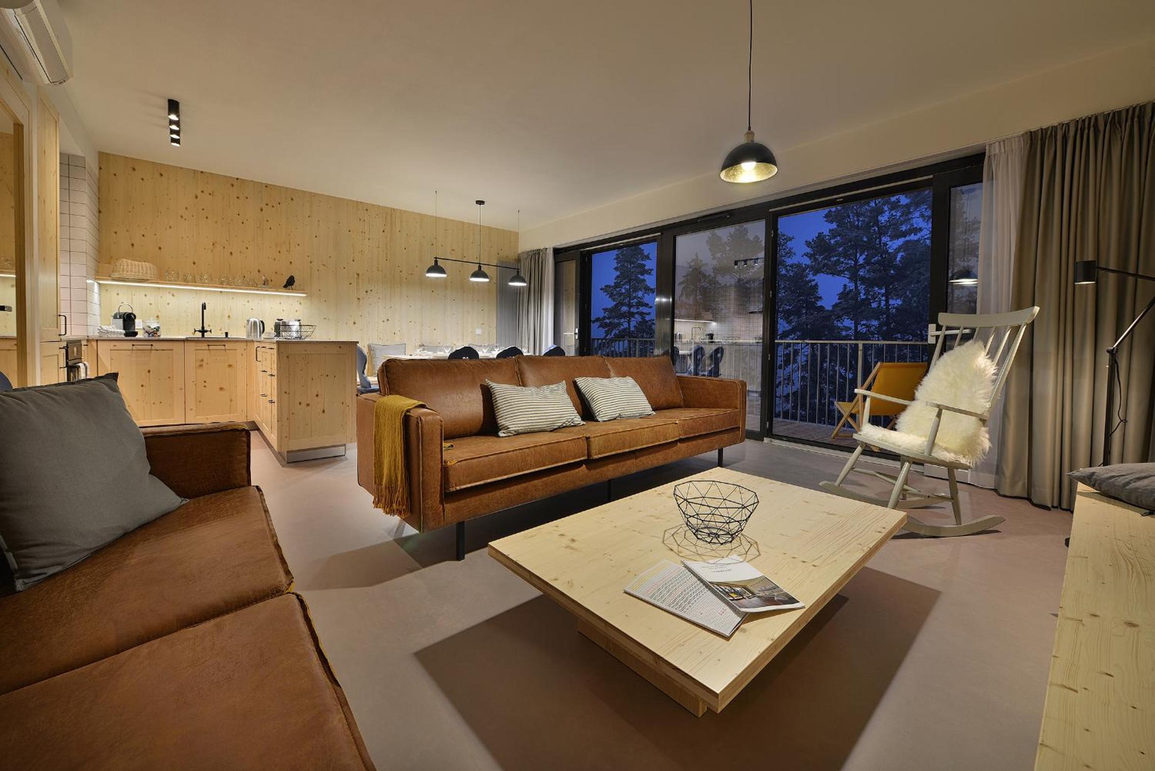 Deluxe Four-Bedroom Maisonette Apartment  - Photo 5