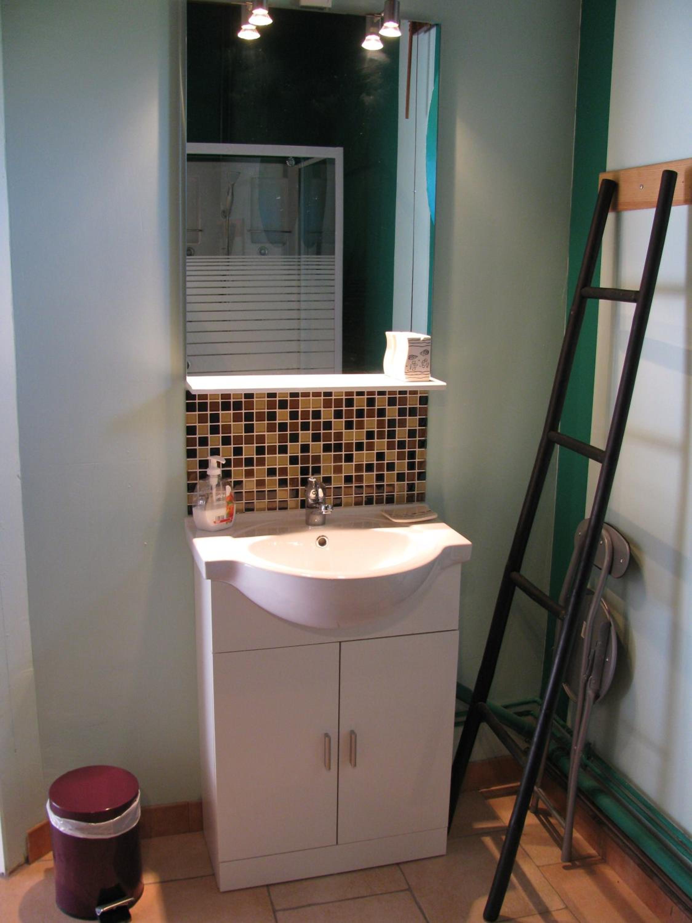 One-Bedroom House - Photo 9