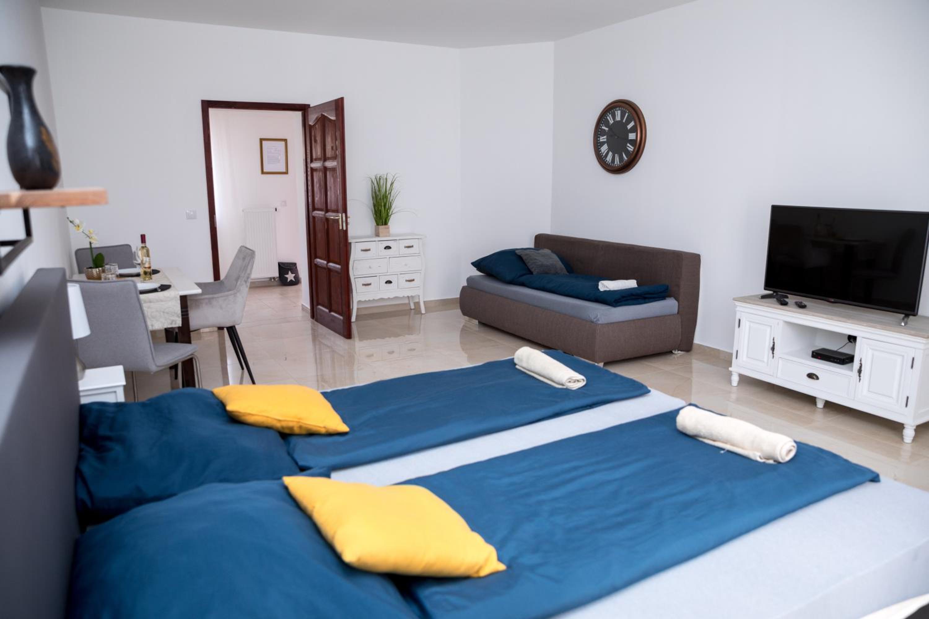 Studio Apartment photo 3