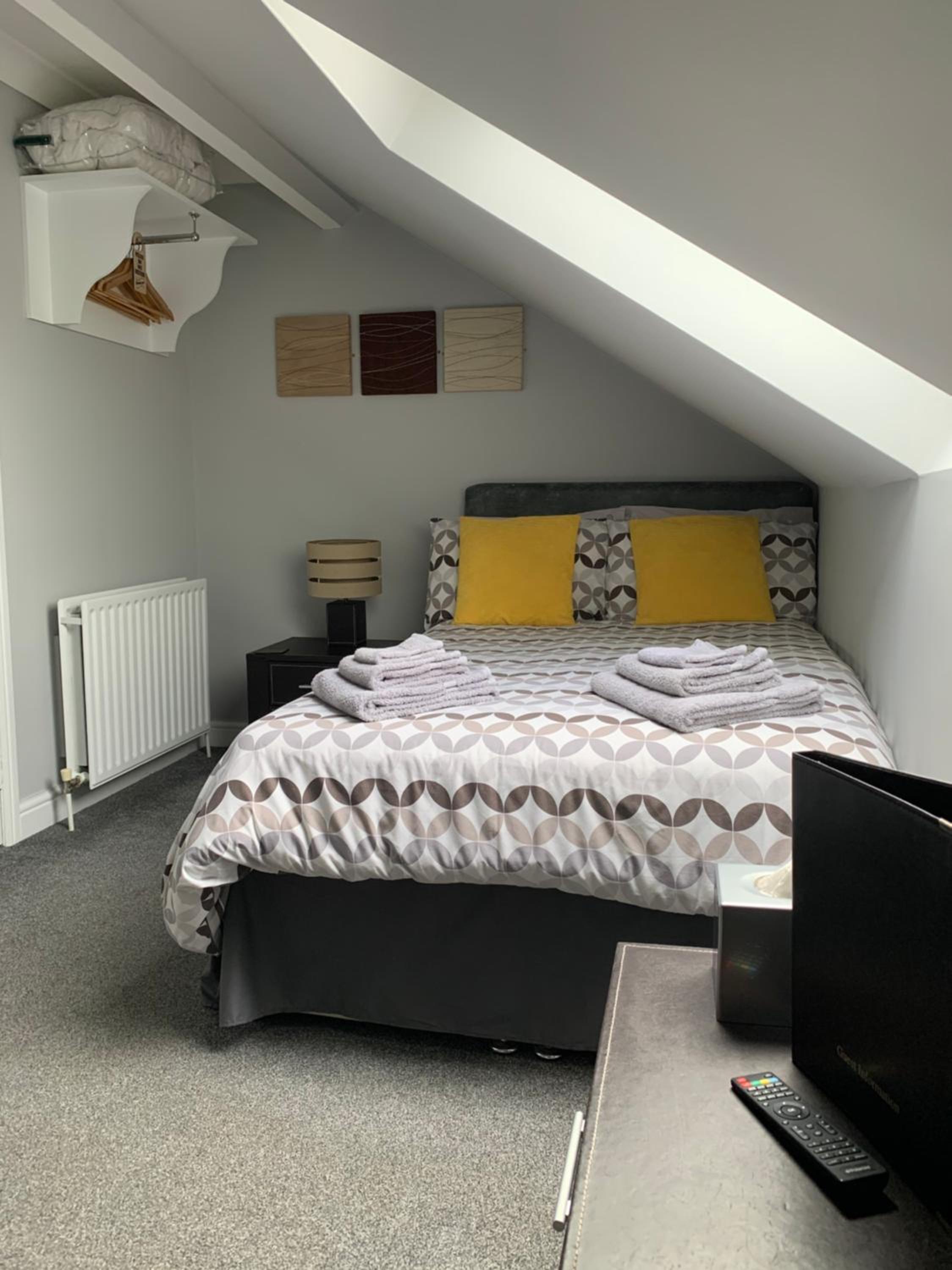 Budget Double Room with Shared Bathroom photo 2