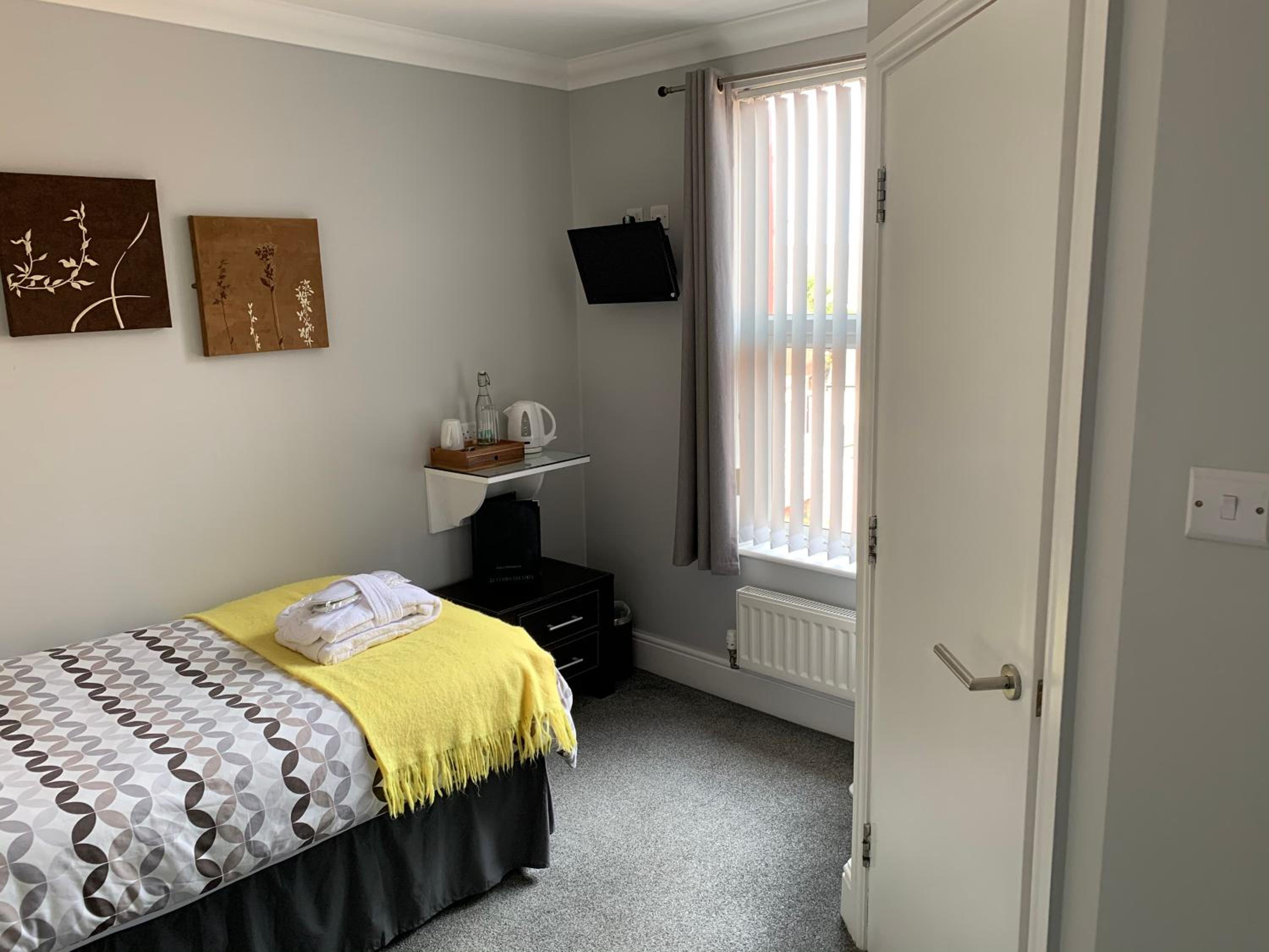 Single Room with Shower photo 3