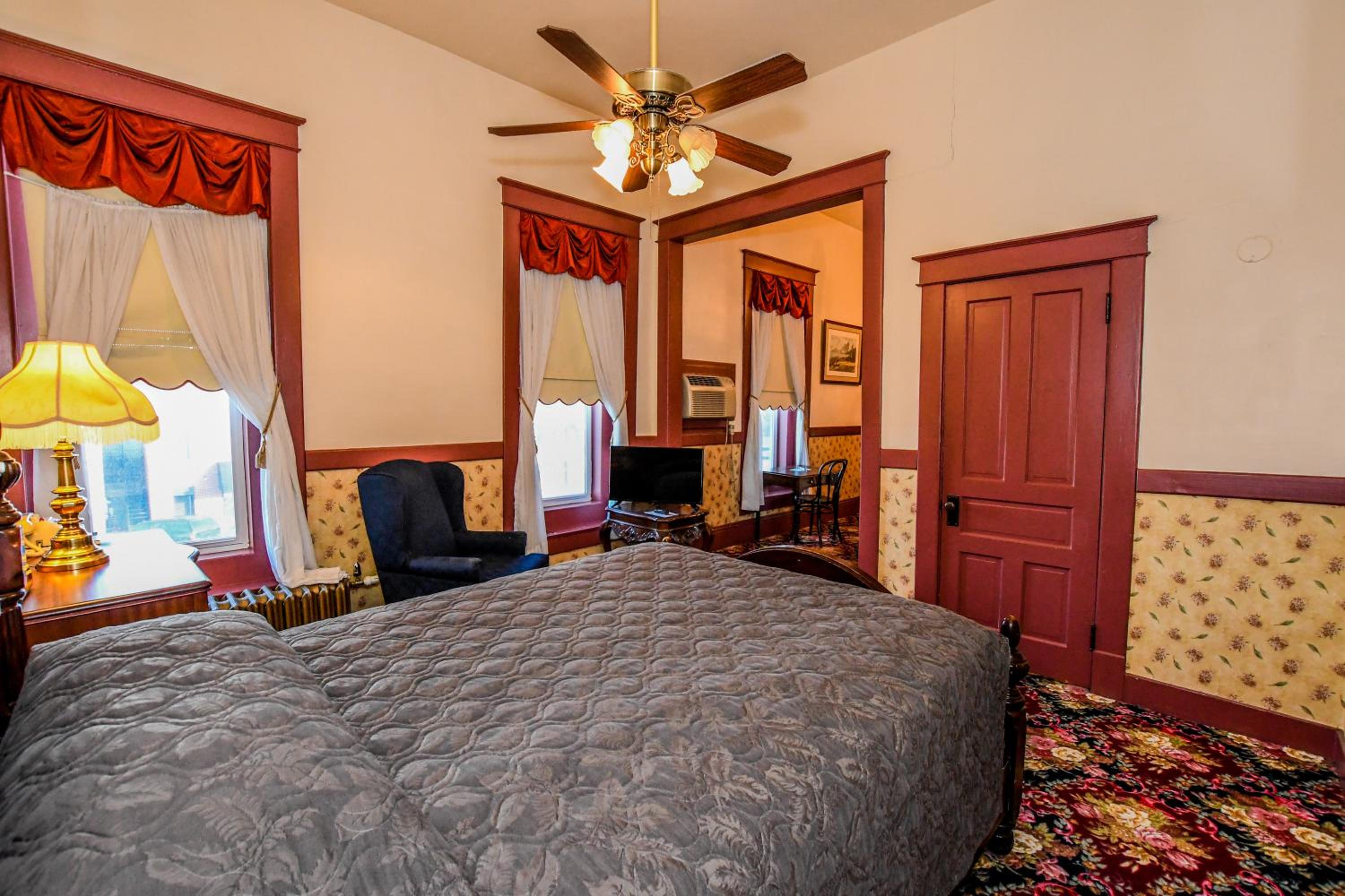 Queen Room photo 3