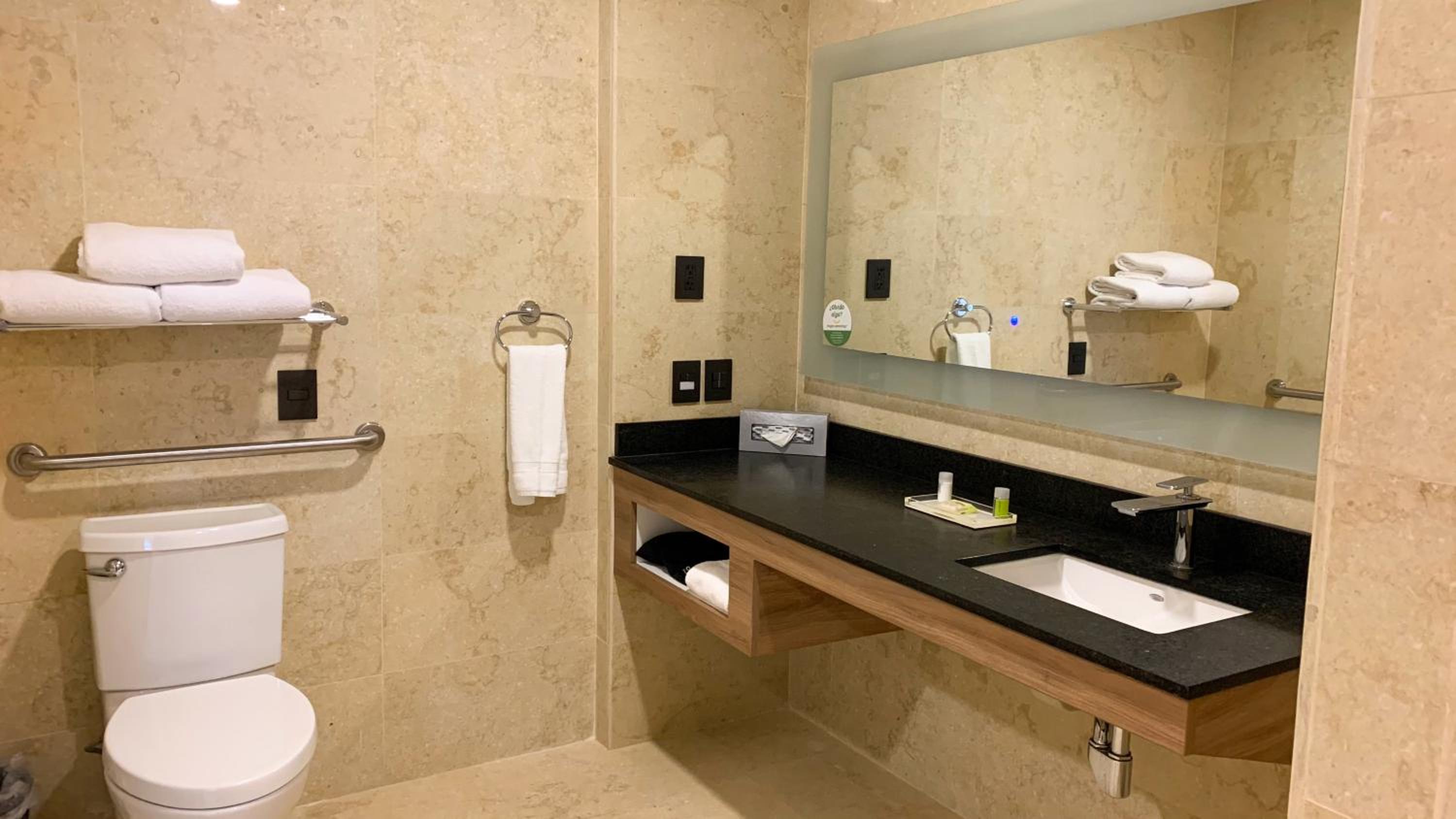 Standard King Room - Accessible - Photo 4