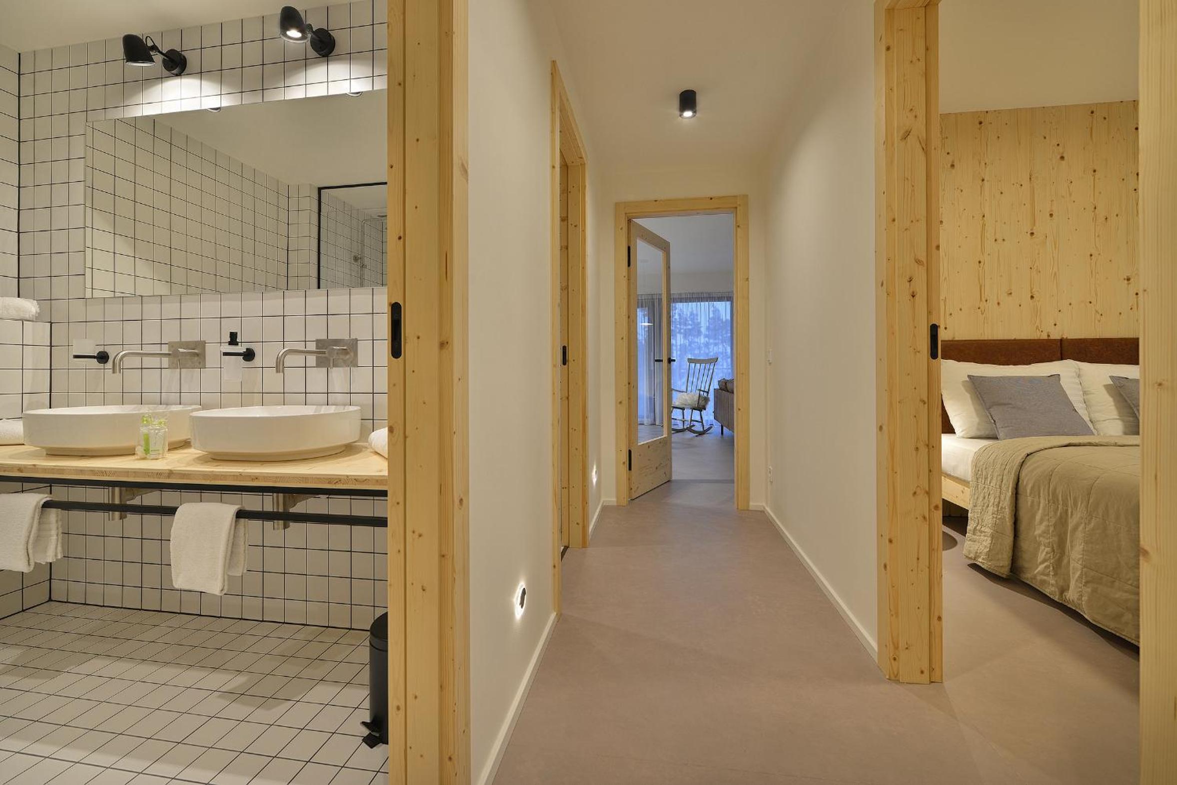 Deluxe Four-Bedroom Maisonette Apartment  - Photo 21
